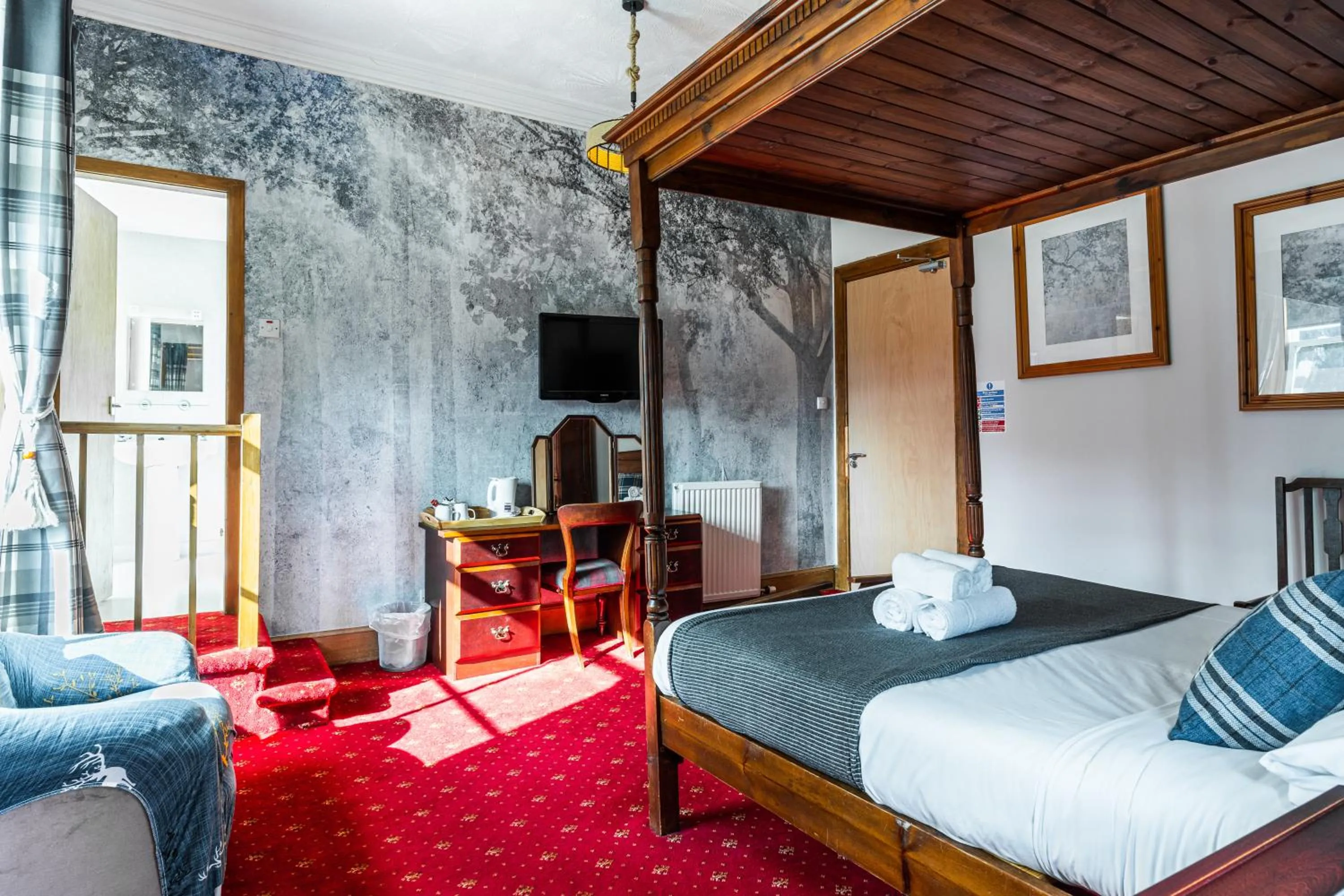 Bedroom, Bed in Columba House