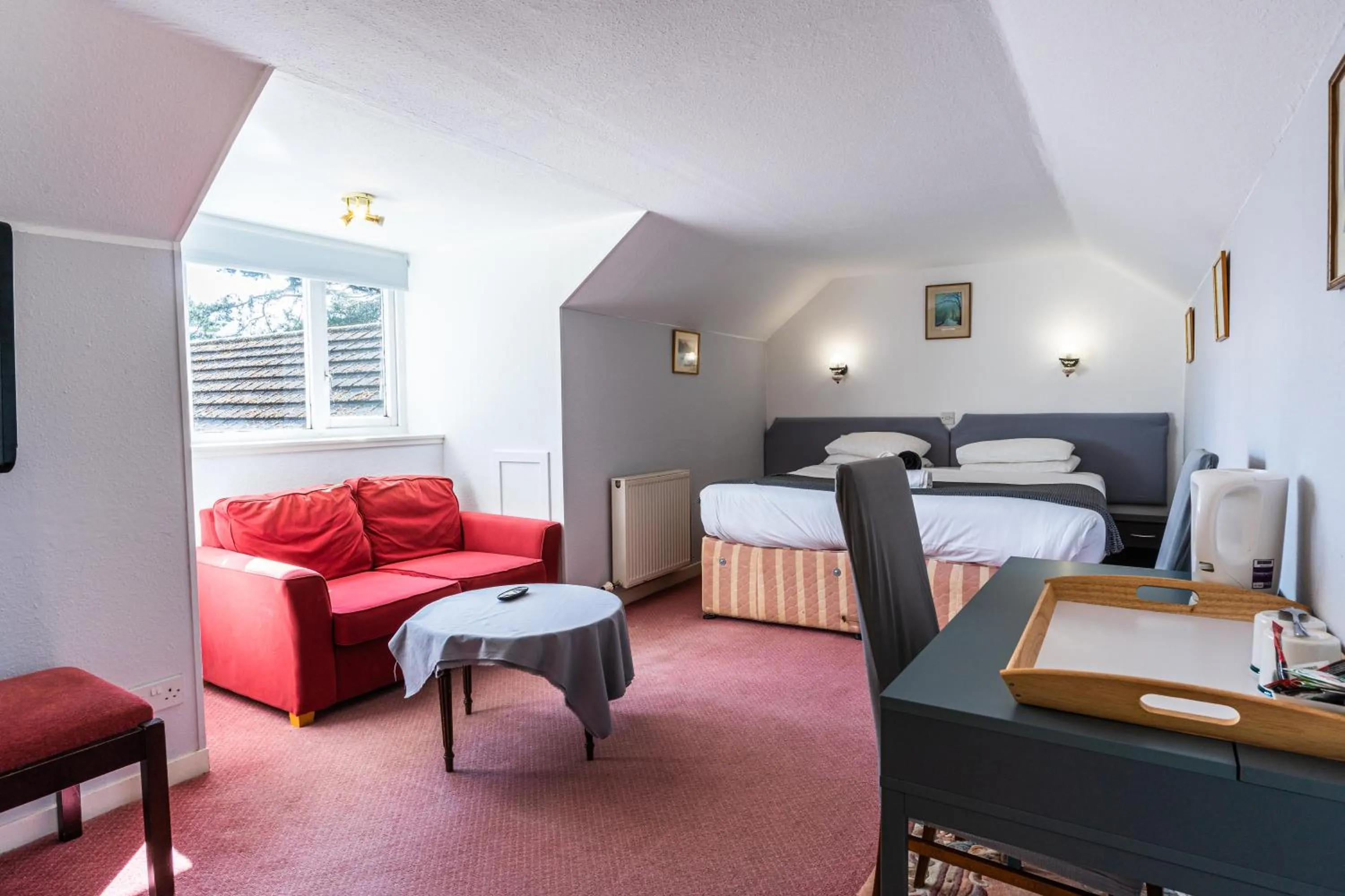 Bedroom, Bed in Columba House