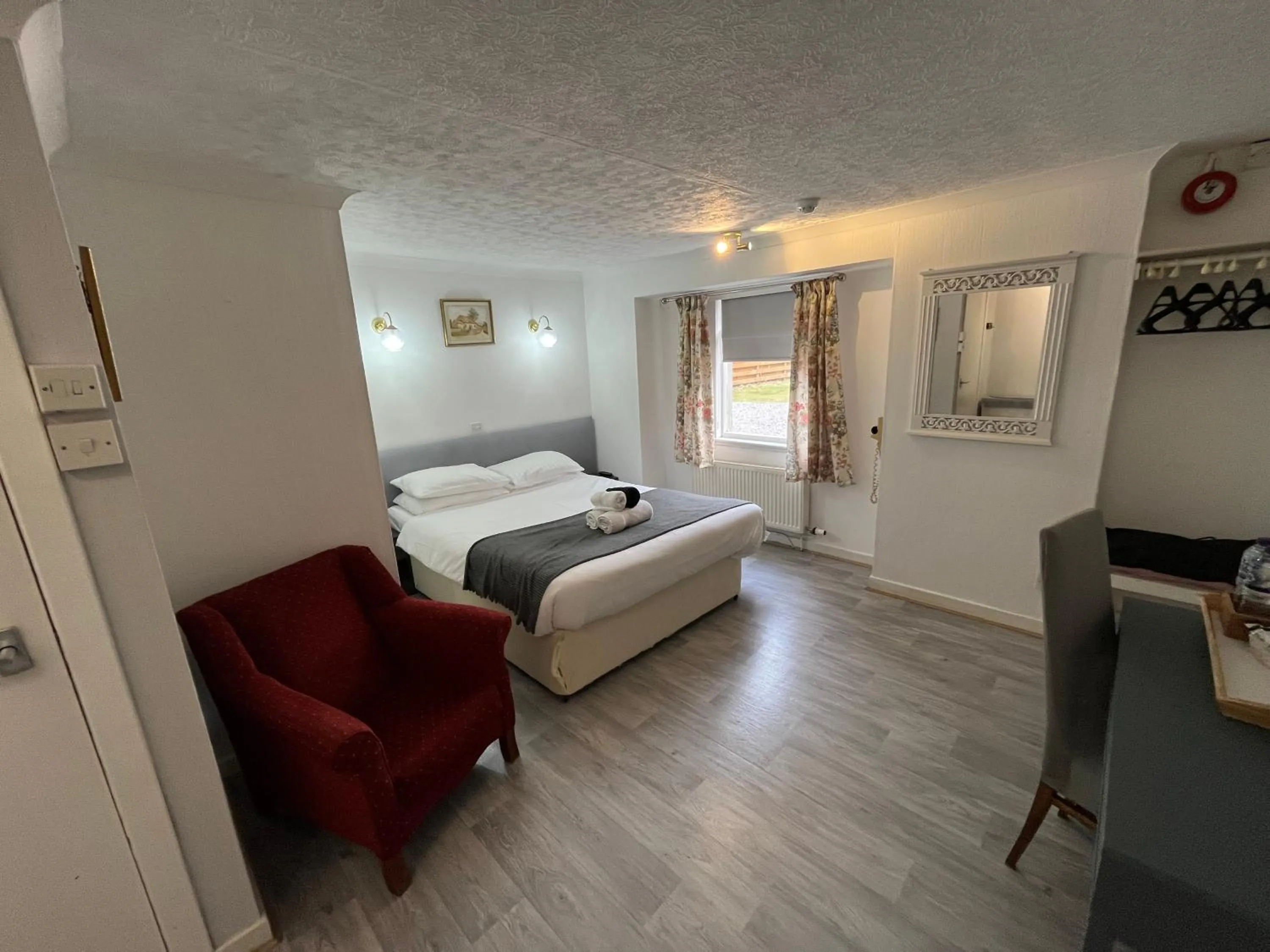 Bedroom, Bed in Columba House