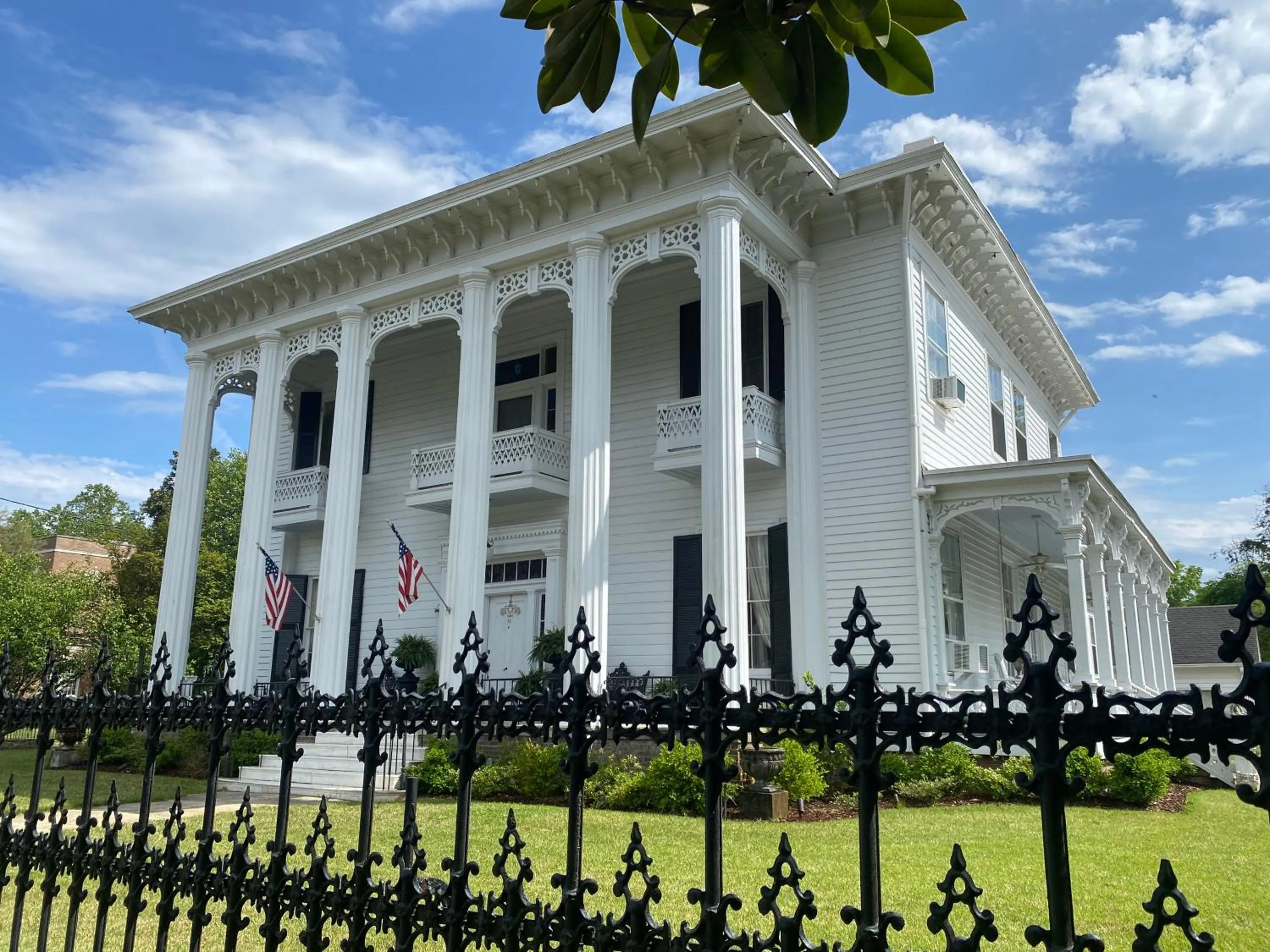 Property building in Shadowlawn Bed and Breakfast