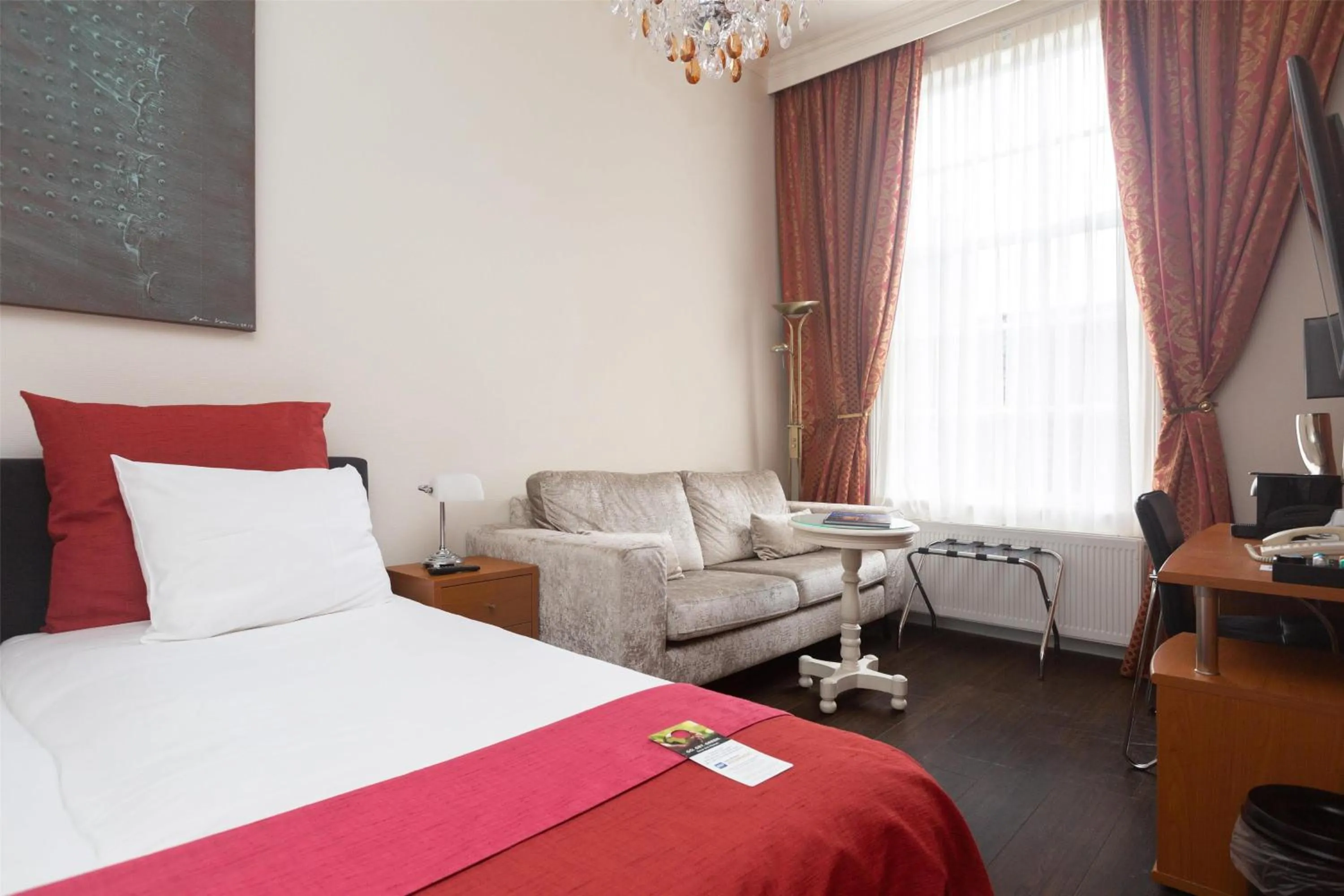 Bedroom, Bed in Grand Museum Hotel, BW Signature Collection