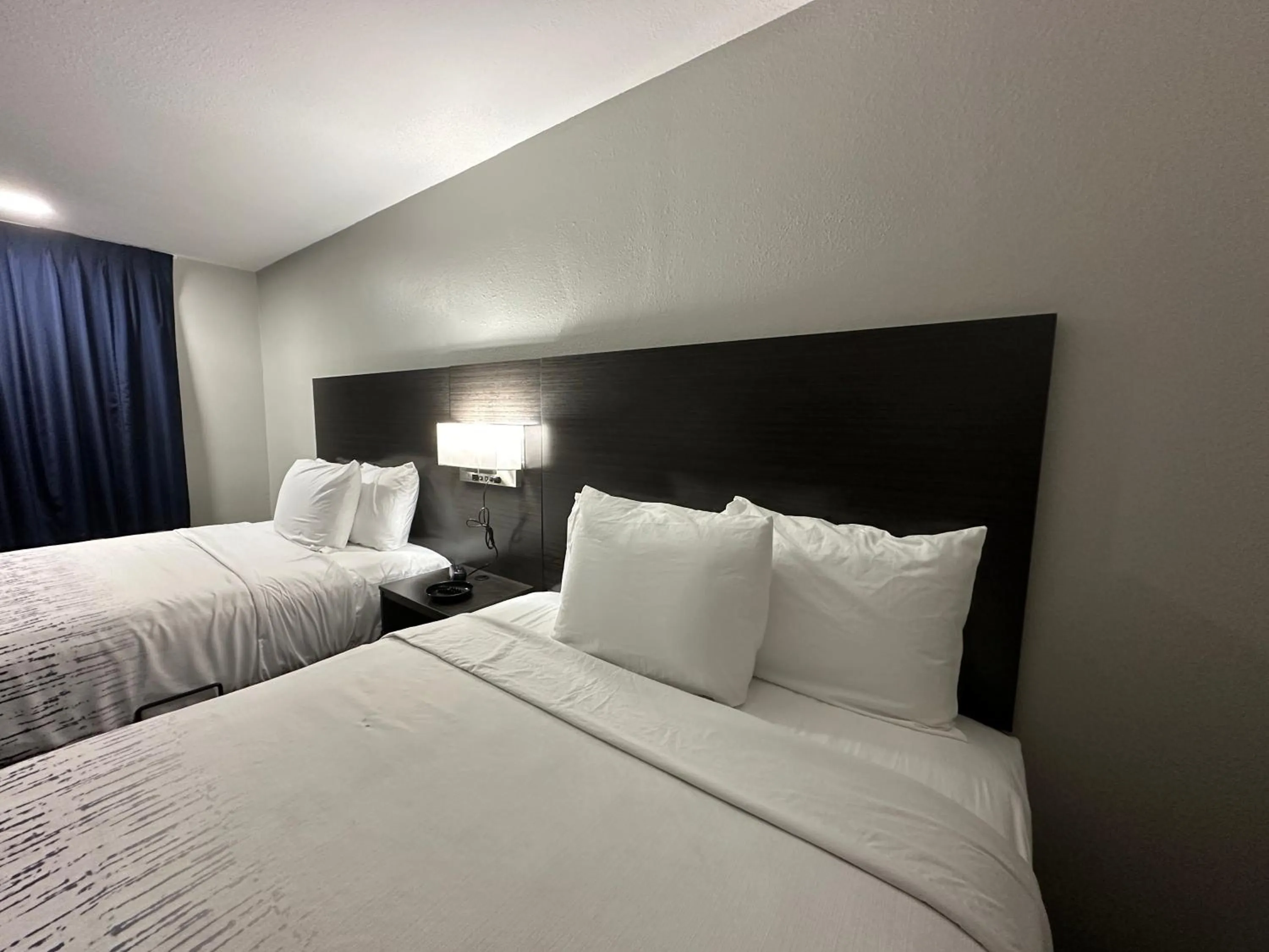 Bed in Budget Inn Muskogee