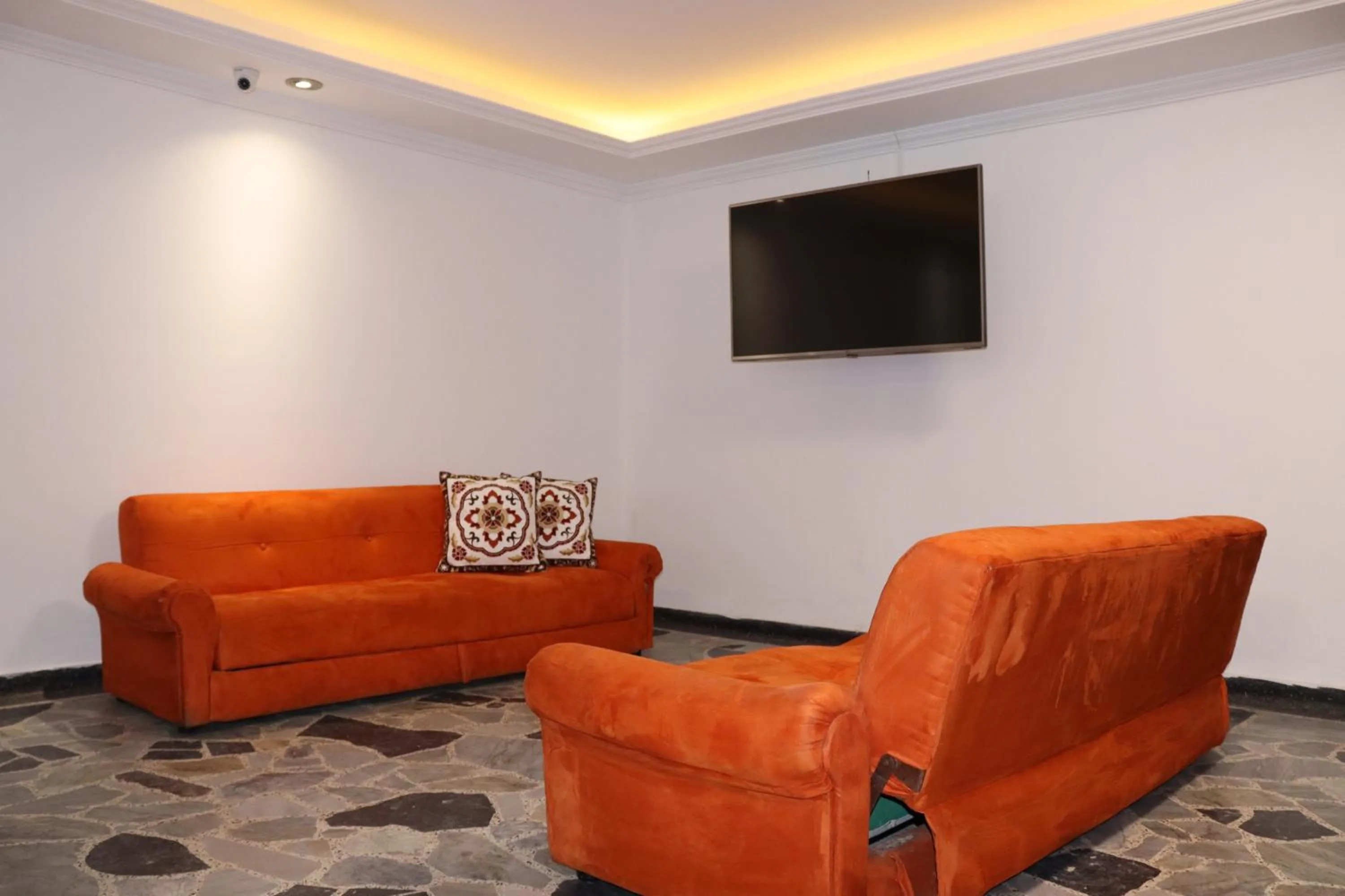 Communal lounge/ TV room in Hotel Inambu Villavicencio