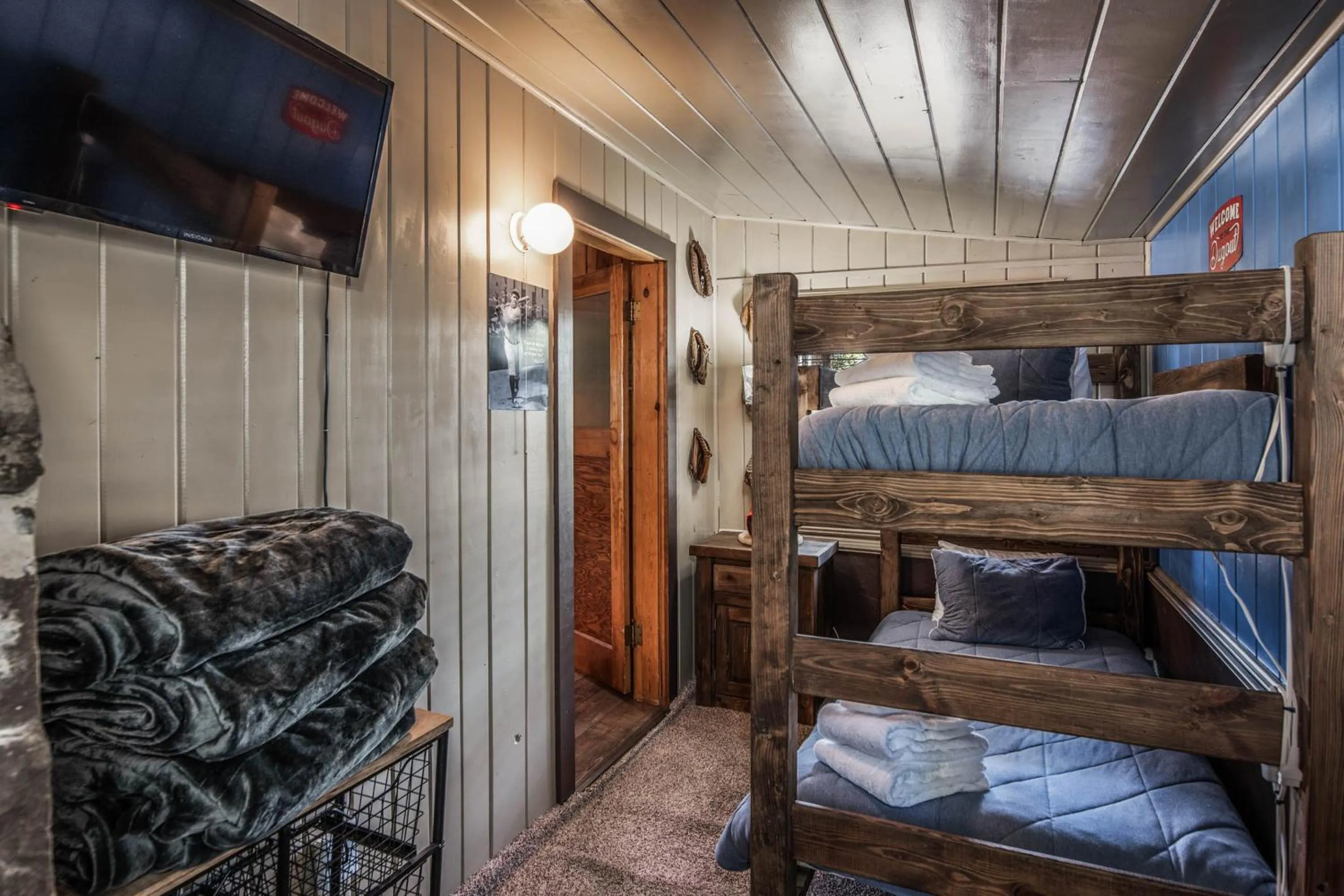 Property building, Bed in The Roost Downtown