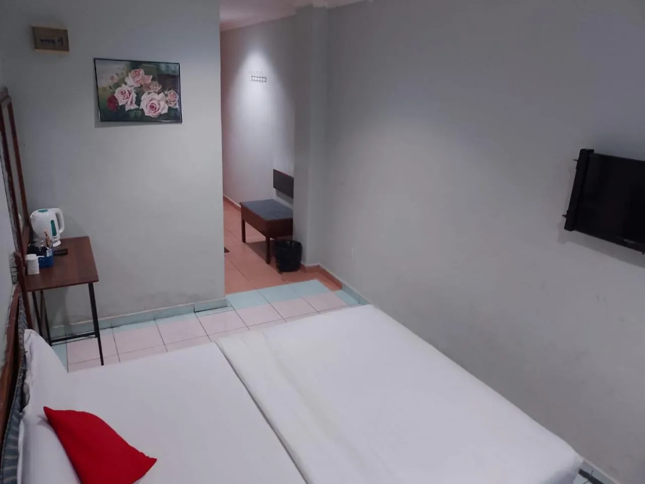 Bedroom, Bed in Highway Inn