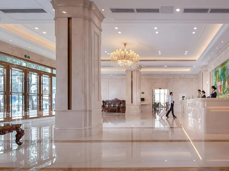 Vienna International Hotel South Gate of Shenzhen International Convention and Exhibition Center