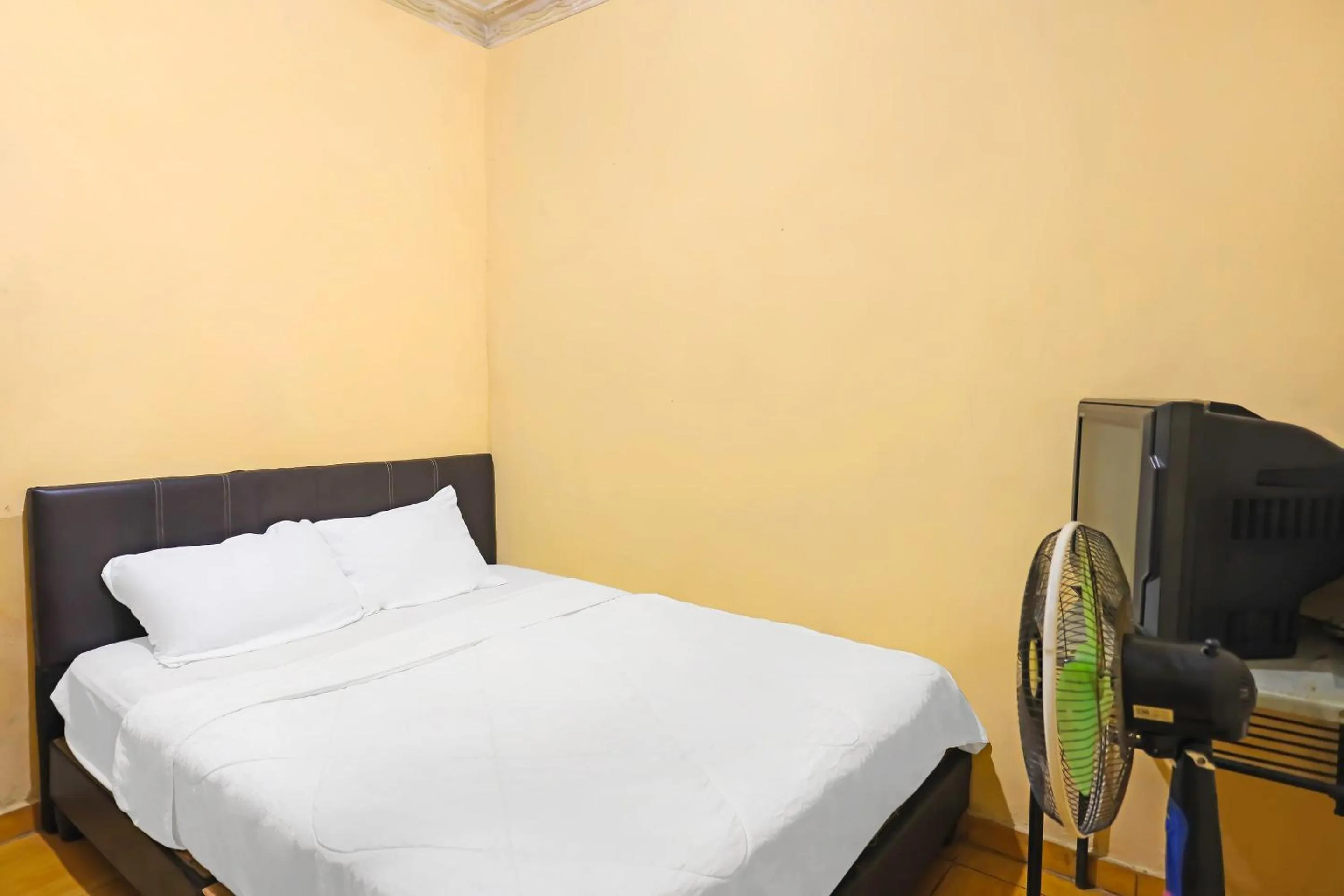 Bedroom, Bed in SPOT ON 92569 Anto Homestay SyariahNearPelabuhan Feri Harbor Bay