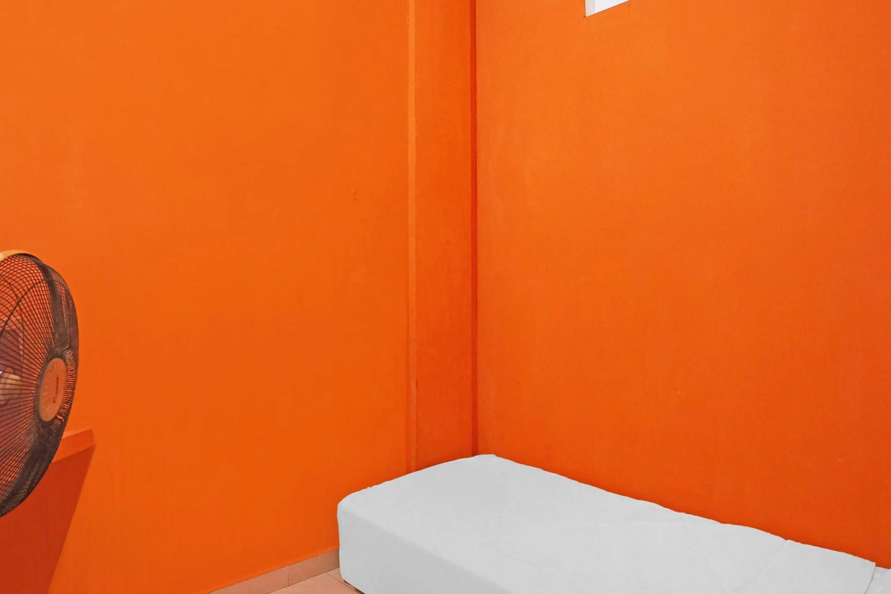 Bedroom in SPOT ON 92569 Anto Homestay SyariahNearPelabuhan Feri Harbor Bay