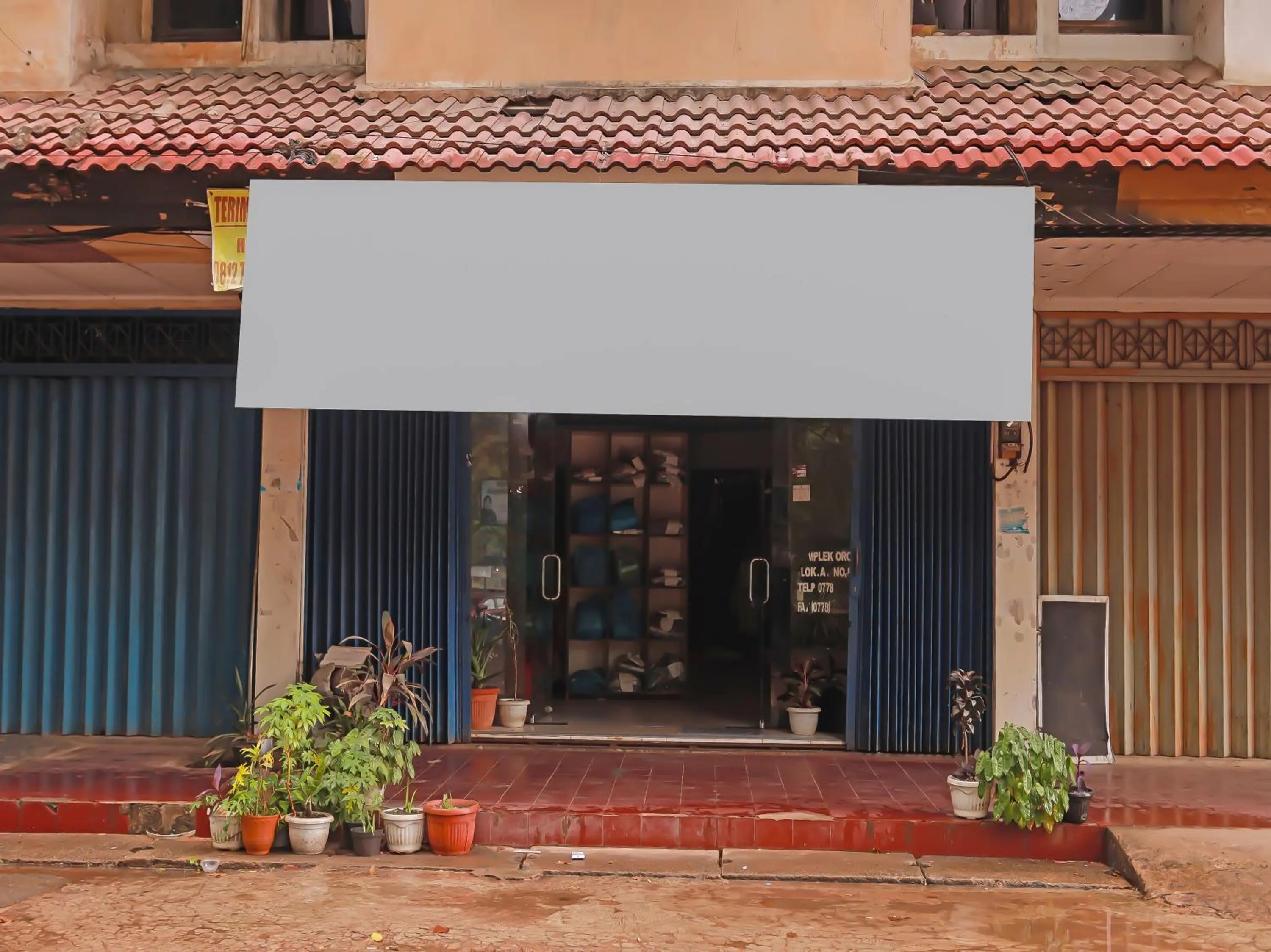 Property building in SPOT ON 92569 Anto Homestay SyariahNearPelabuhan Feri Harbor Bay