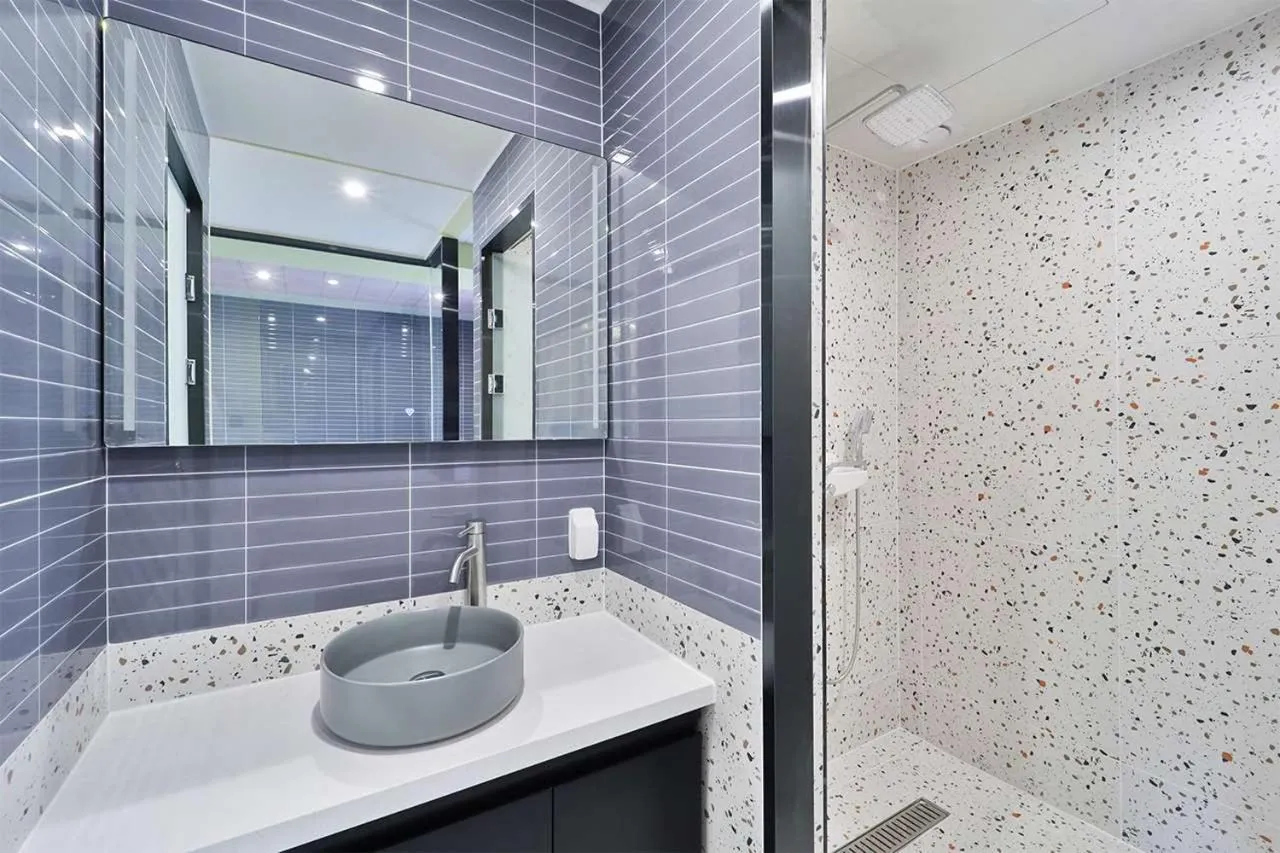 Shower in Doan Kids Hotel Yangsan