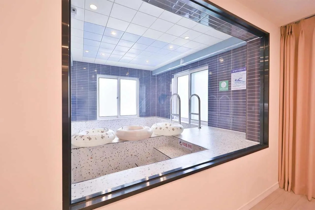 Swimming pool in Doan Kids Hotel Yangsan