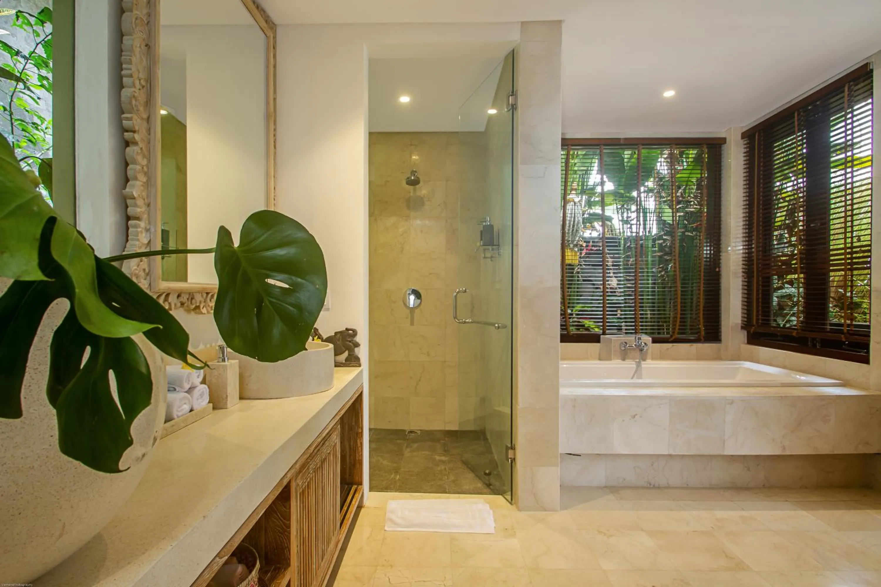 Bath in Villa Lembah Damai