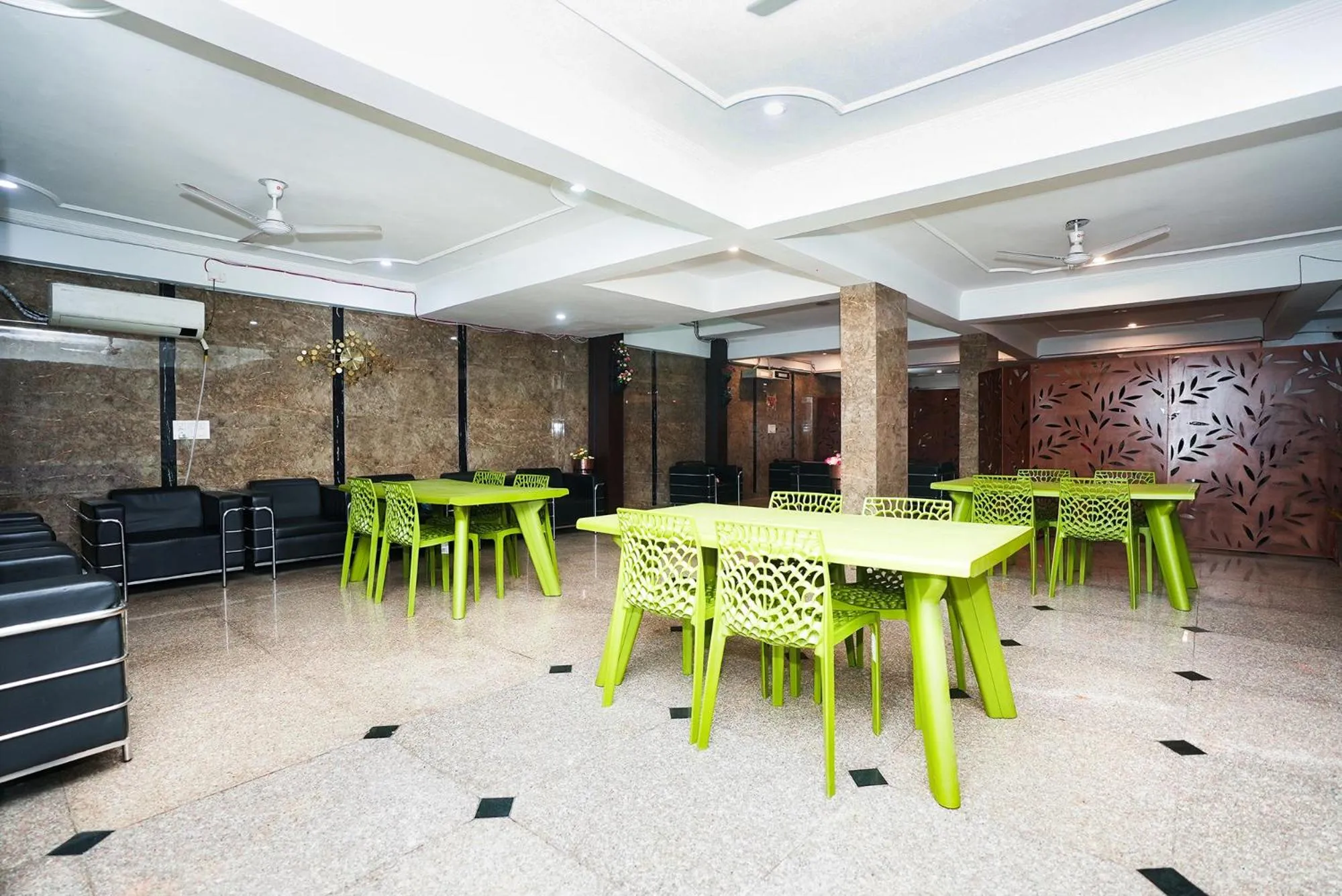 Restaurant/places to eat in FabHotel Tanvi Premium