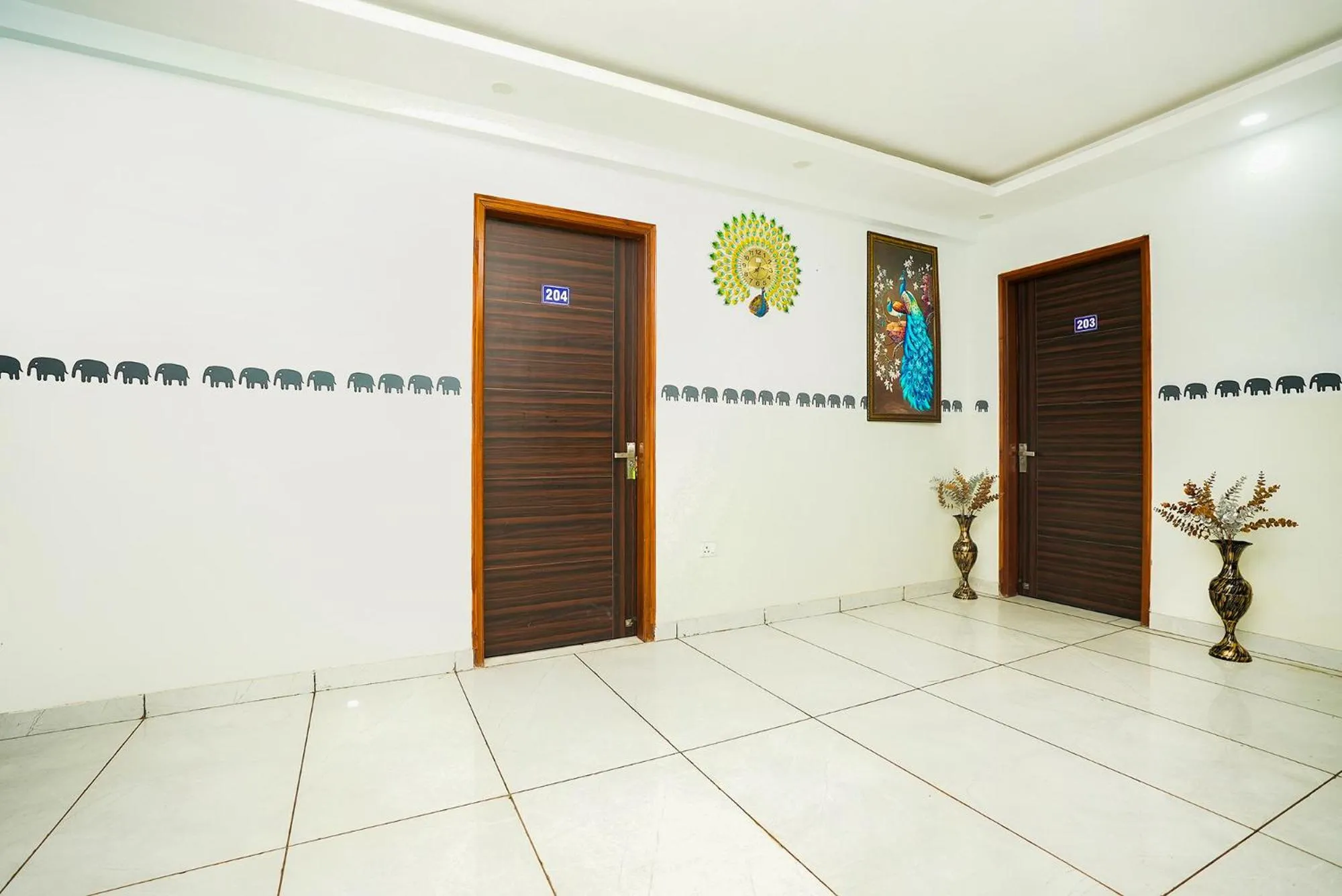 Lobby or reception in FabHotel Tanvi Premium