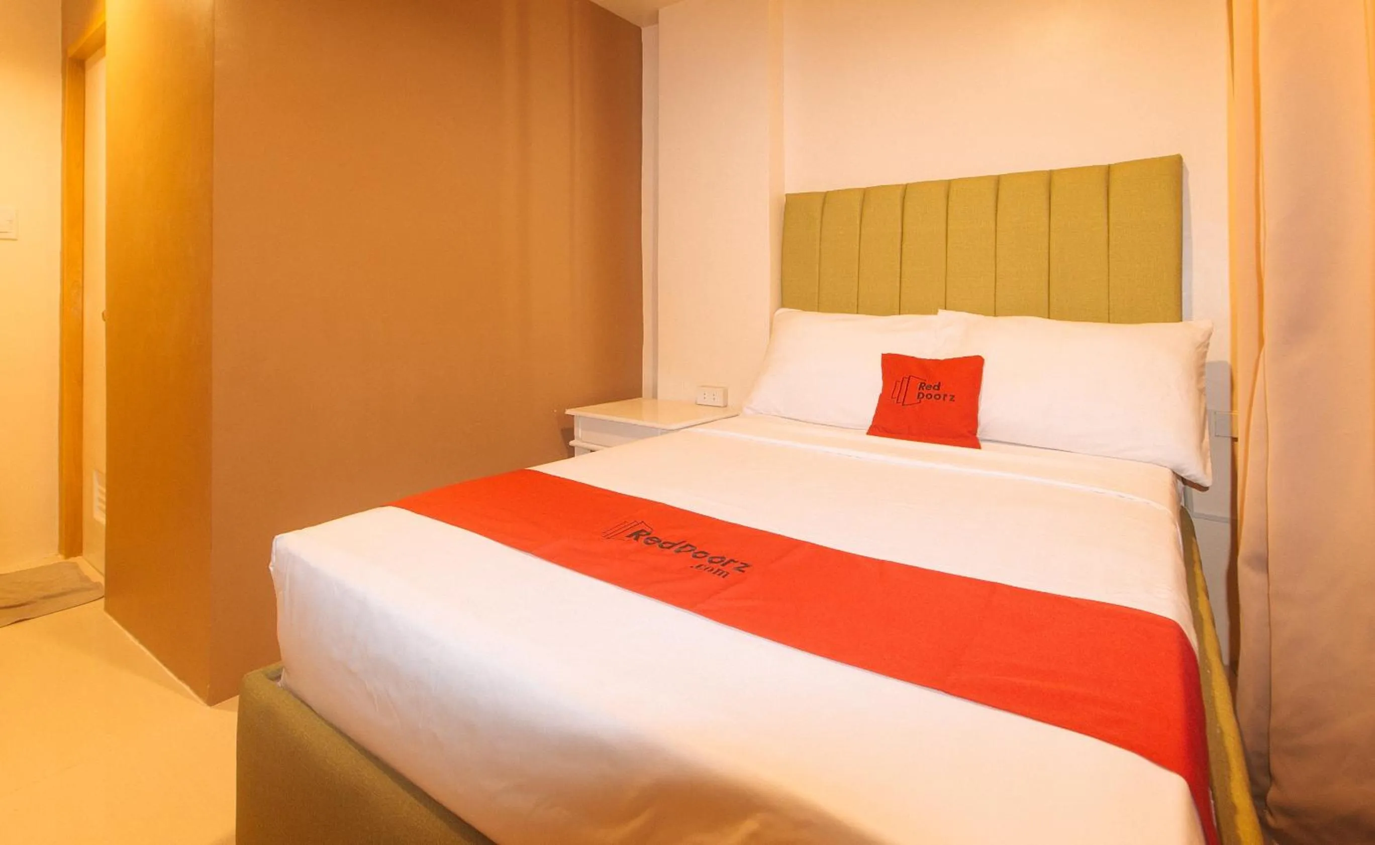 Bed in RedDoorz @ Benelio Suites Pavia Iloilo