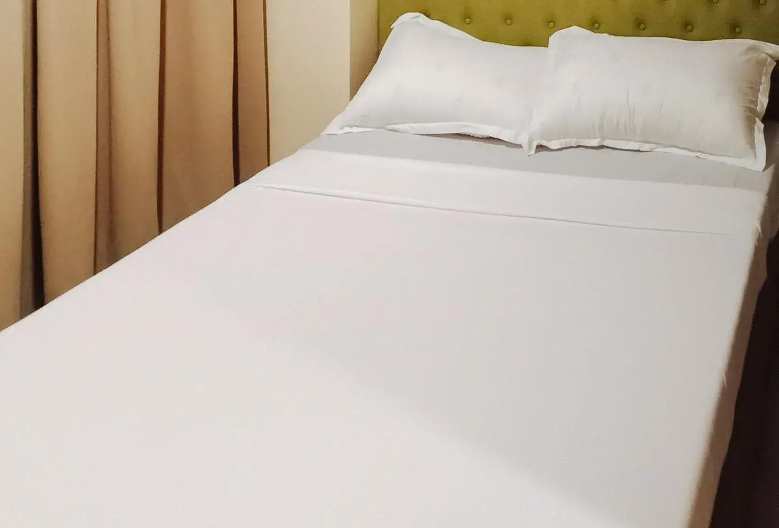 Deluxe Room in RedDoorz @ Benelio Suites Pavia Iloilo Deluxe Room in RedDoorz @ Benelio Suites Pavia Iloilo