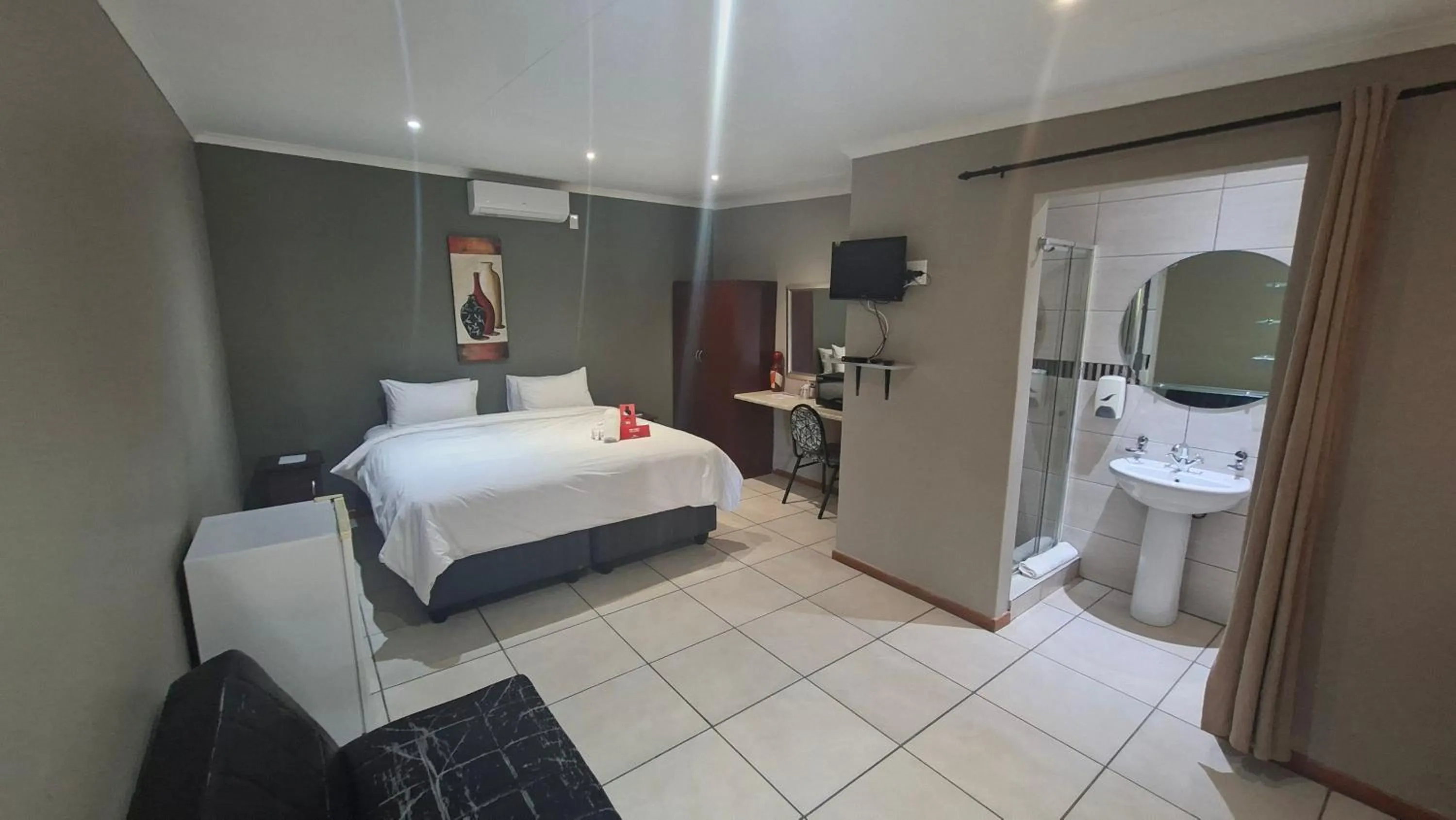 Bedroom, Bed in Pofadder Hotel by Country Hotels