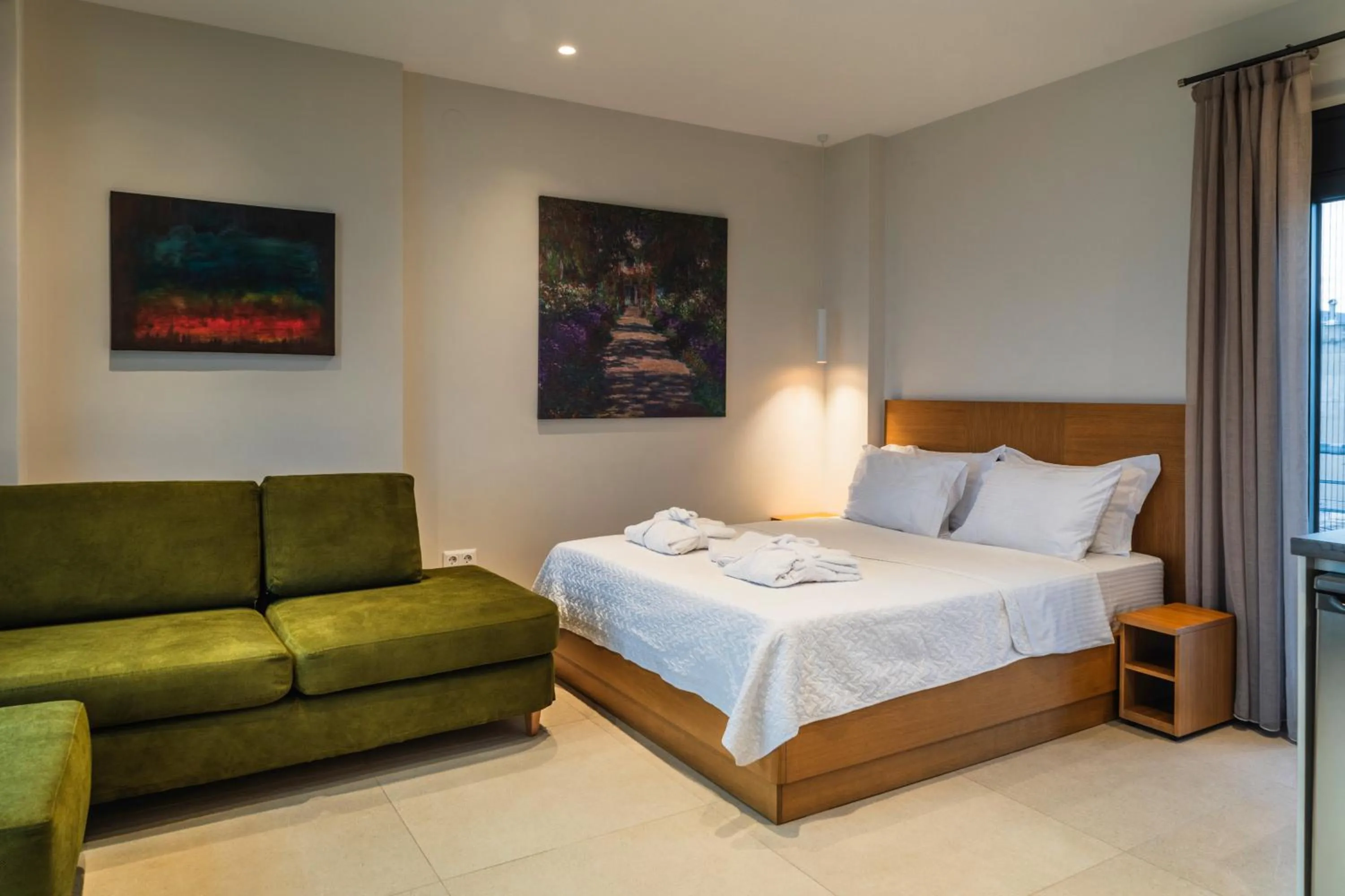 Bed in Toumba apartments