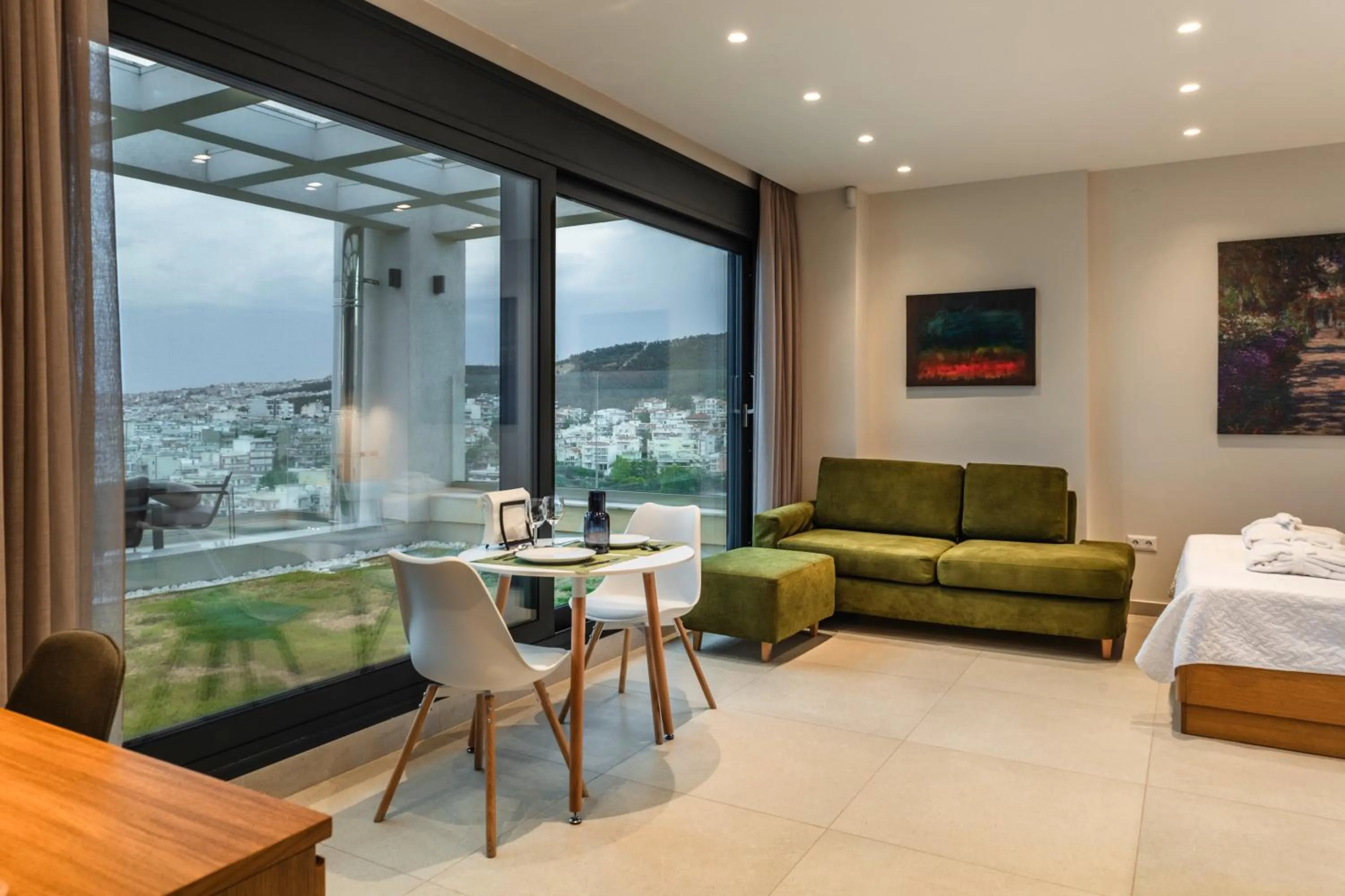 Photo of the whole room, Bed in Toumba apartments