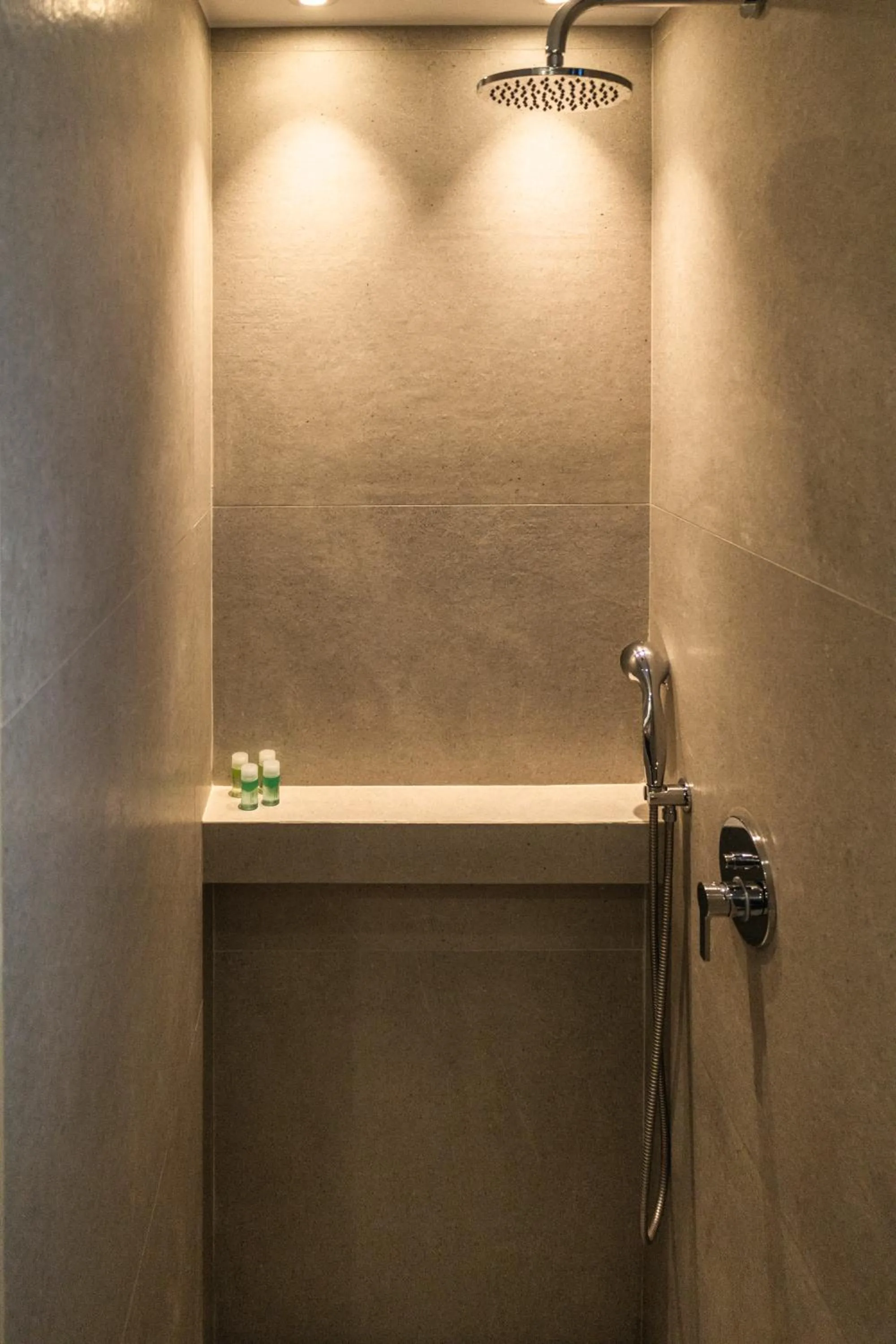 Shower in Toumba apartments