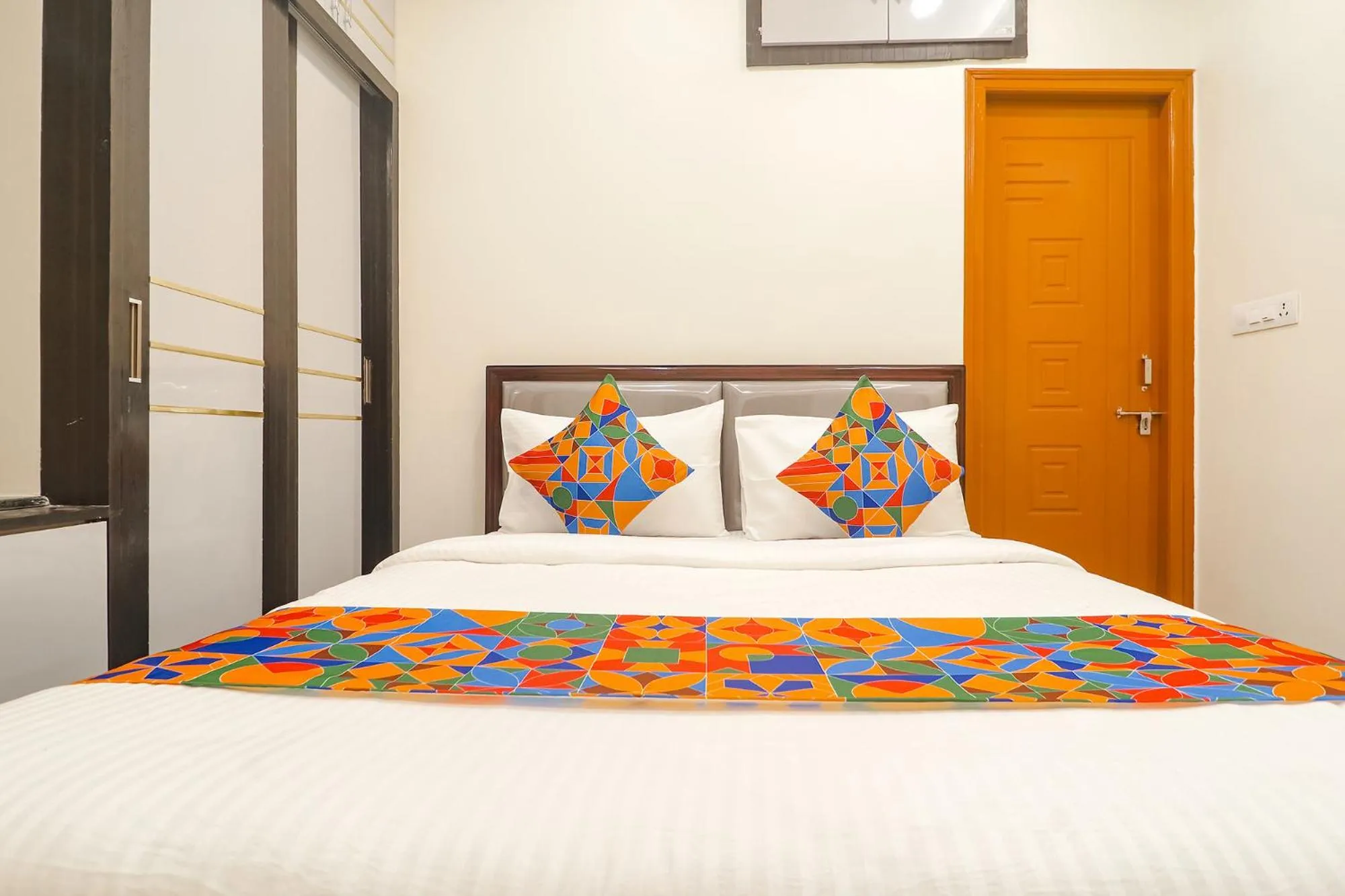 Bed in Via RS Living - Nr TCS Deccan Park, Hitech City