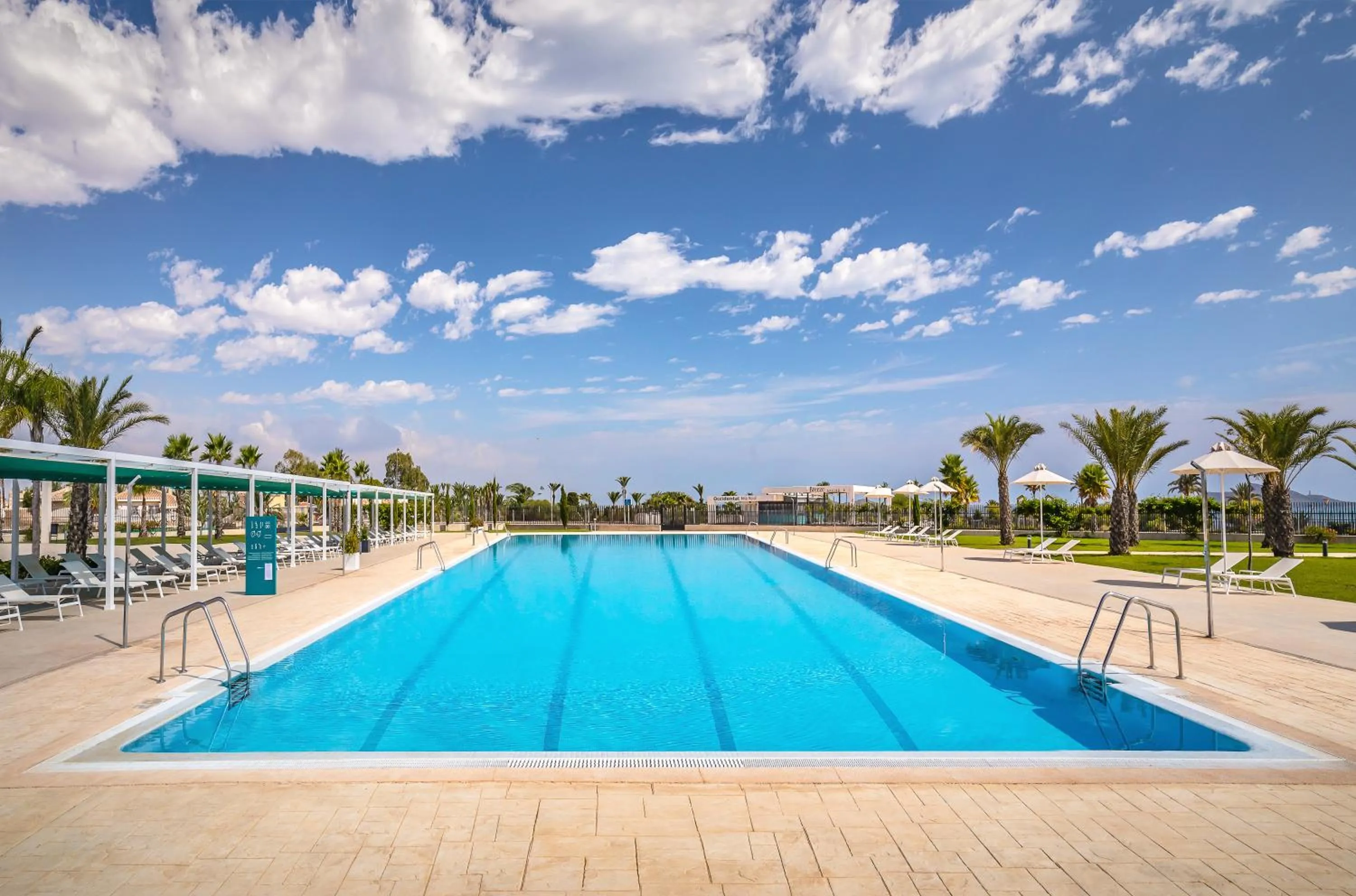 Swimming pool in Occidental Mar Menor