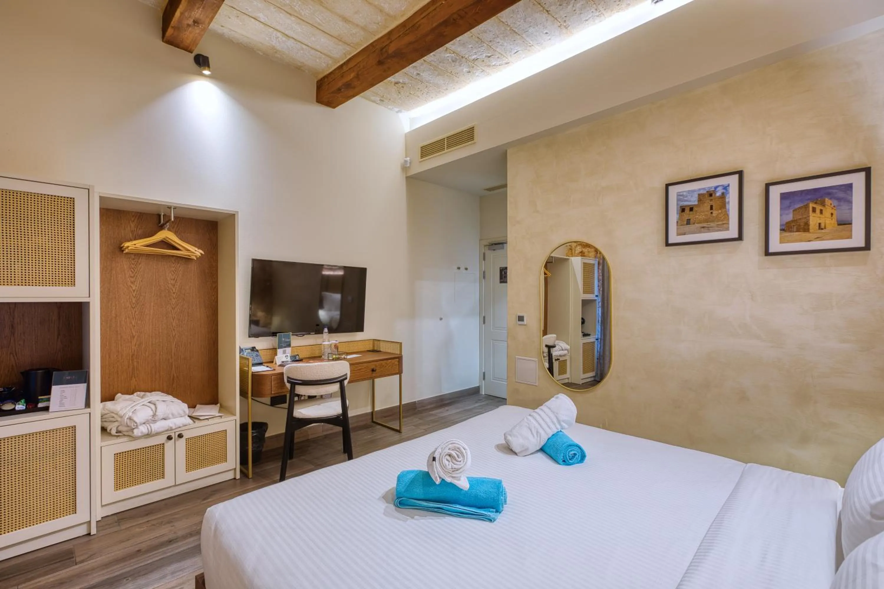 Photo of the whole room, Bed in DOMS Boutique Living