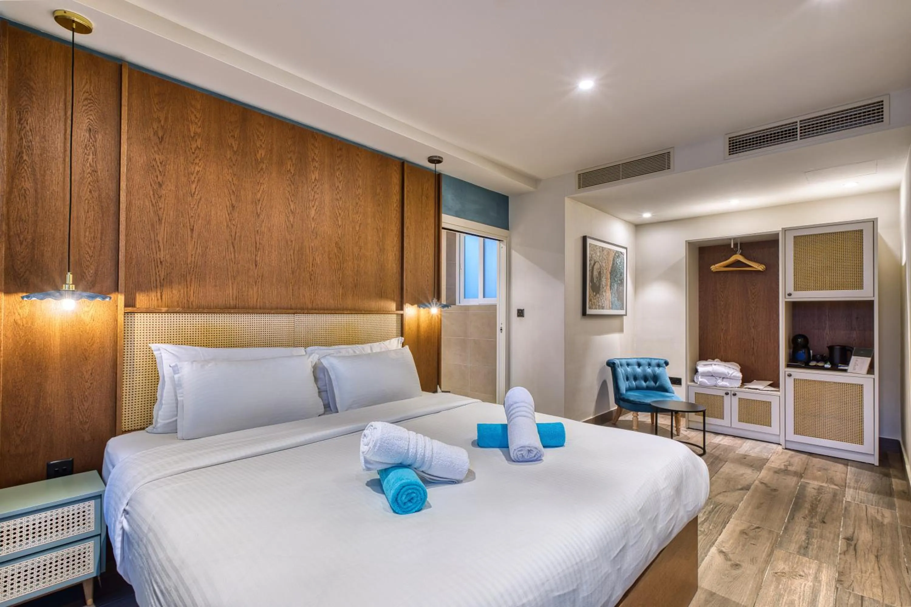 Photo of the whole room, Bed in DOMS Boutique Living