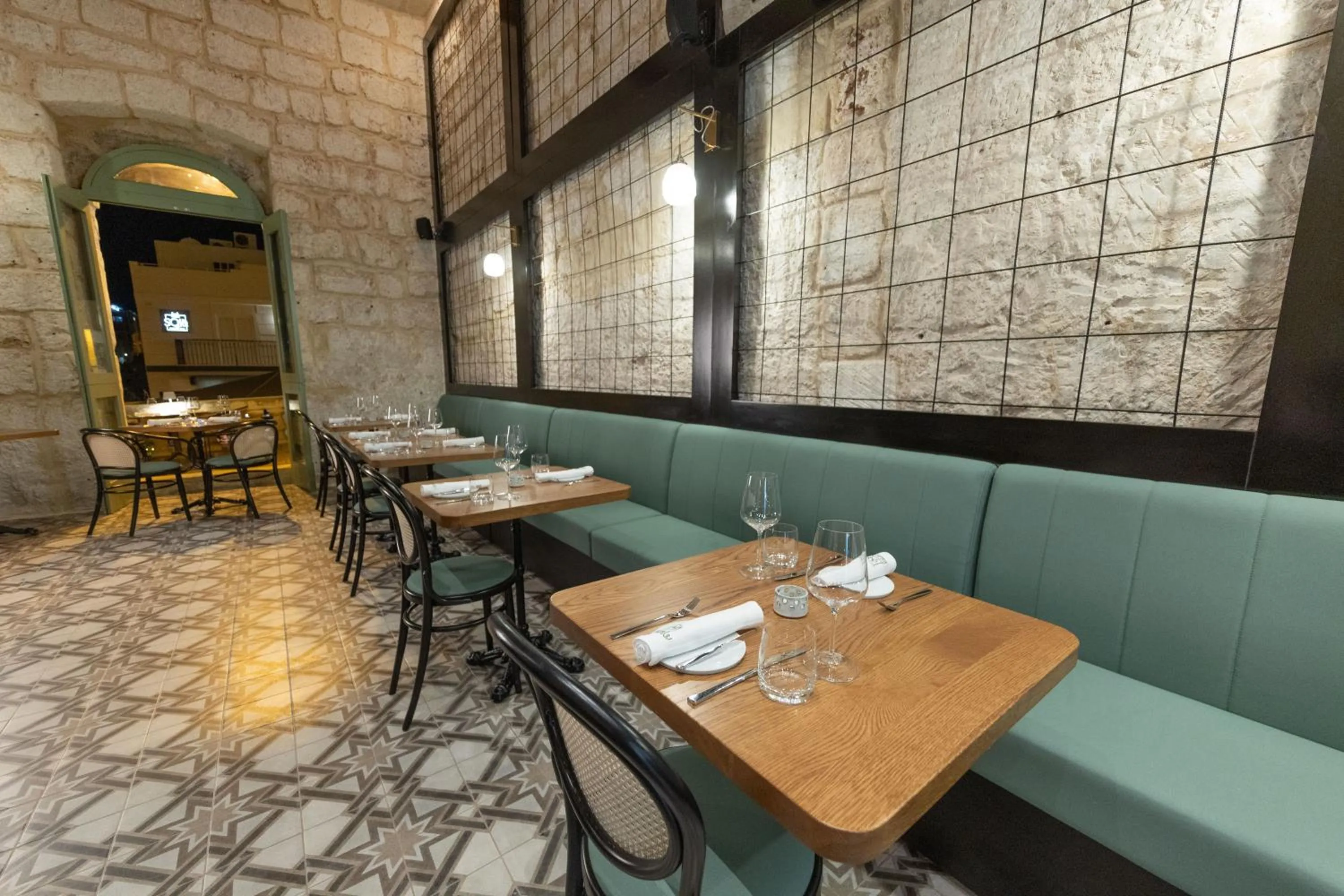 Restaurant/places to eat in DOMS Boutique Living