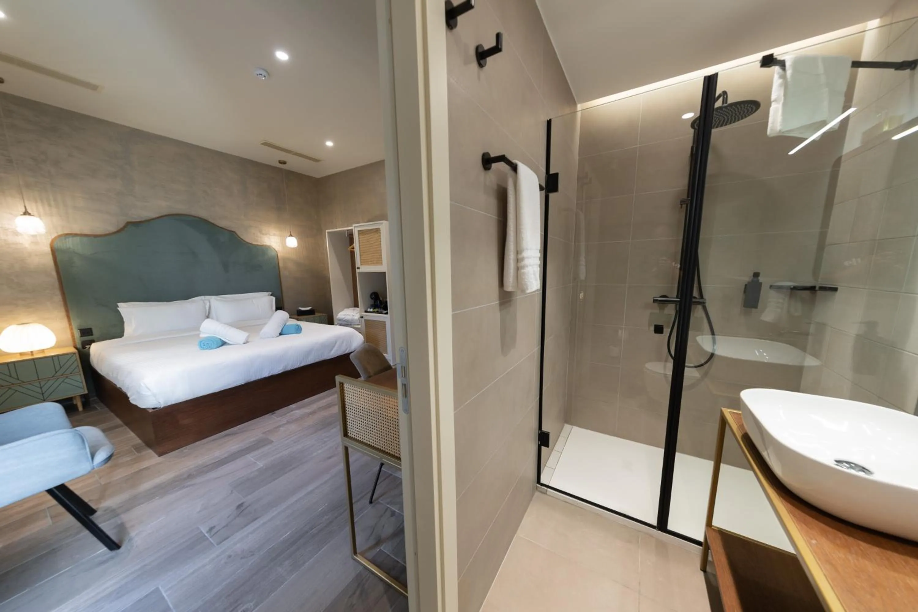 Photo of the whole room, Bed in DOMS Boutique Living