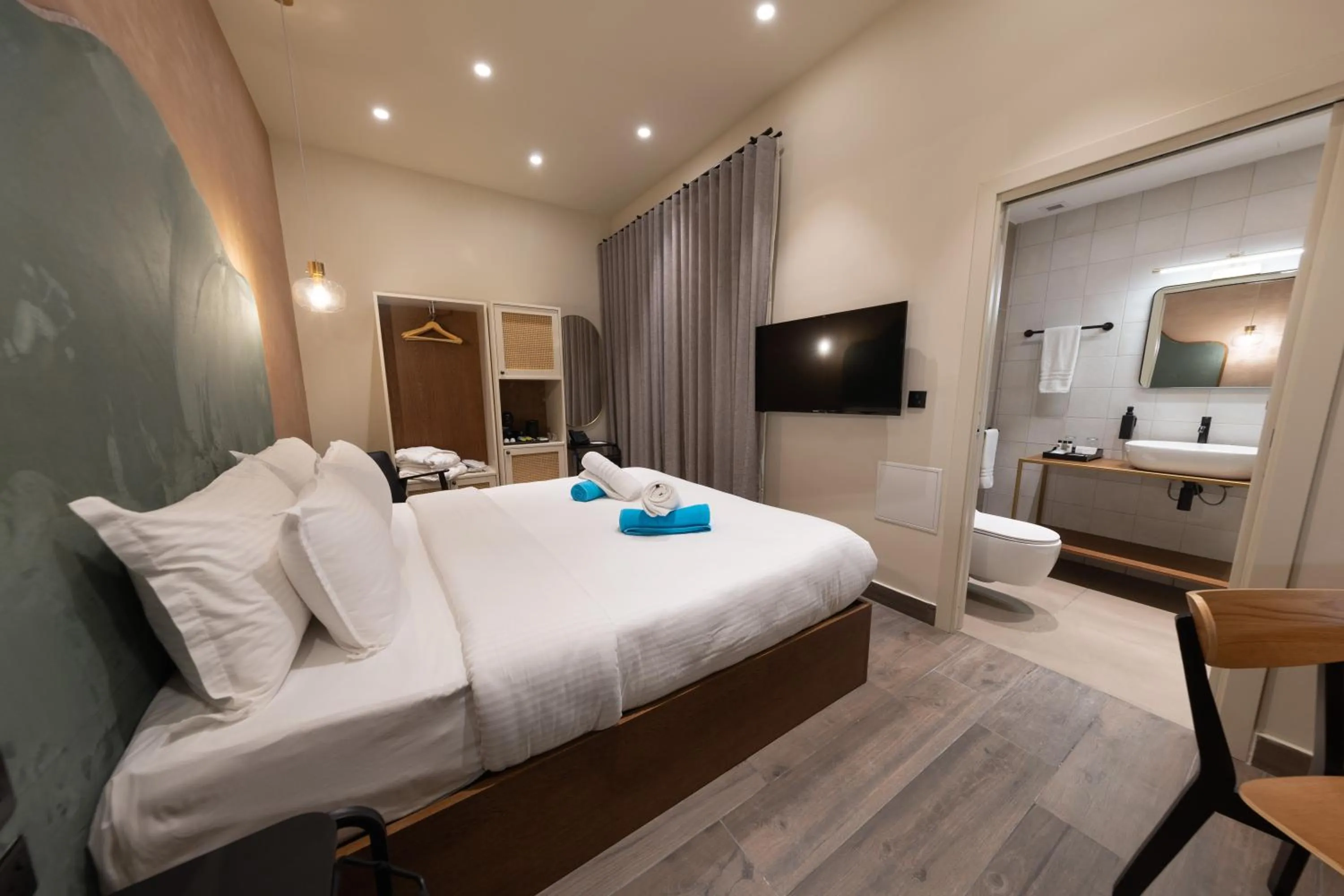 Photo of the whole room, Bed in DOMS Boutique Living