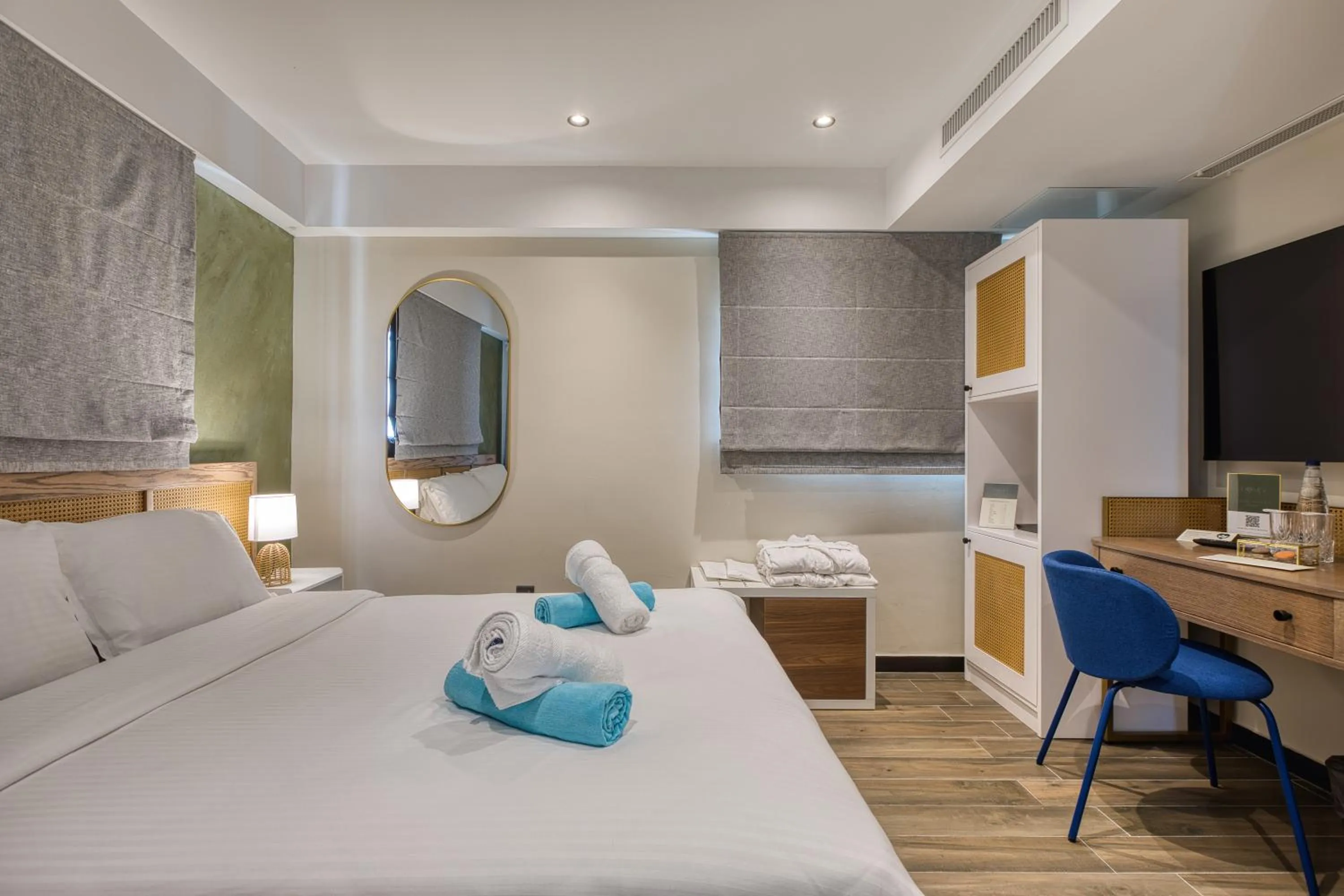 Photo of the whole room, Bed in DOMS Boutique Living