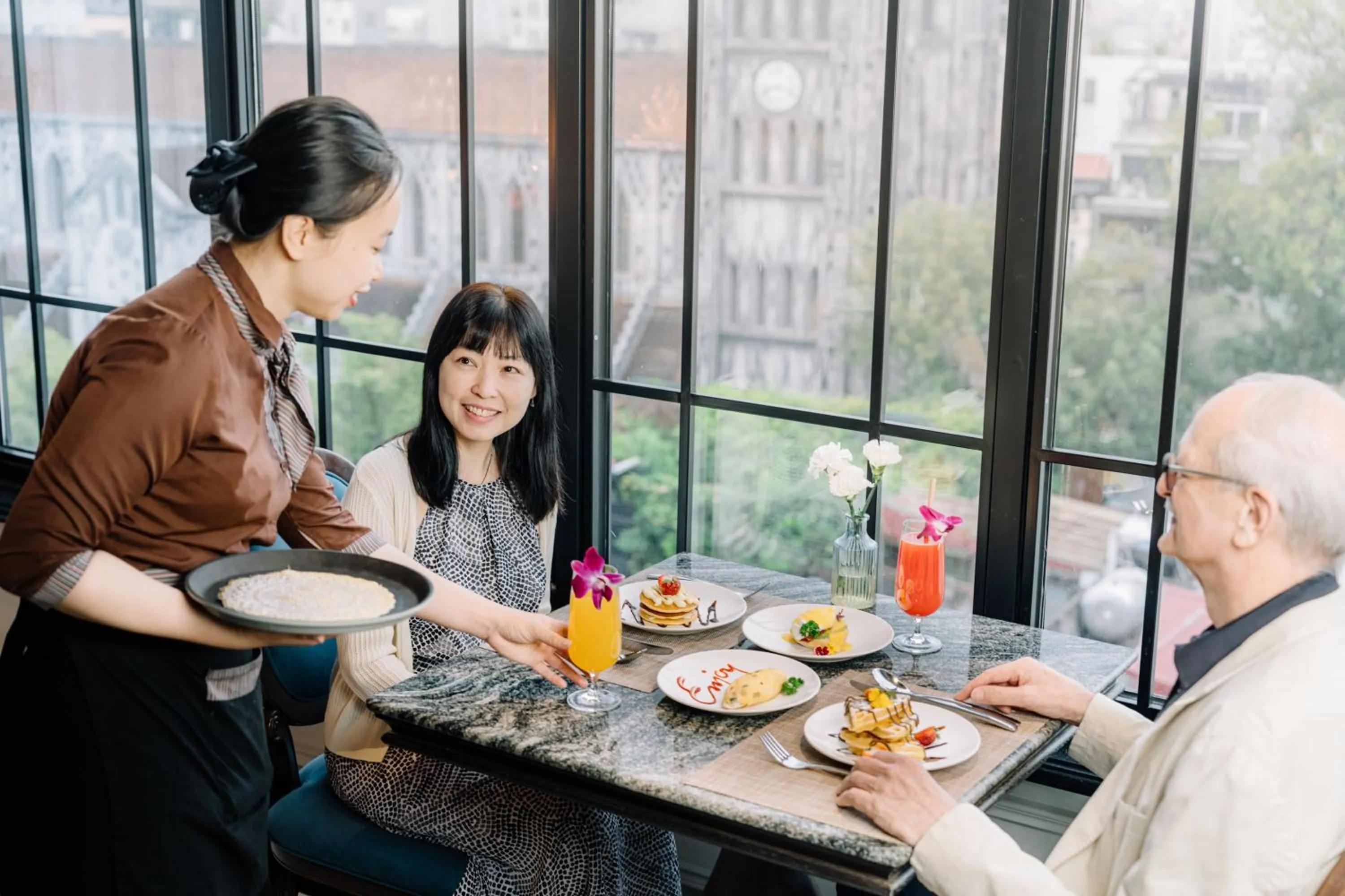 Food and drinks in GRAND HOTEL du LAC Hanoi