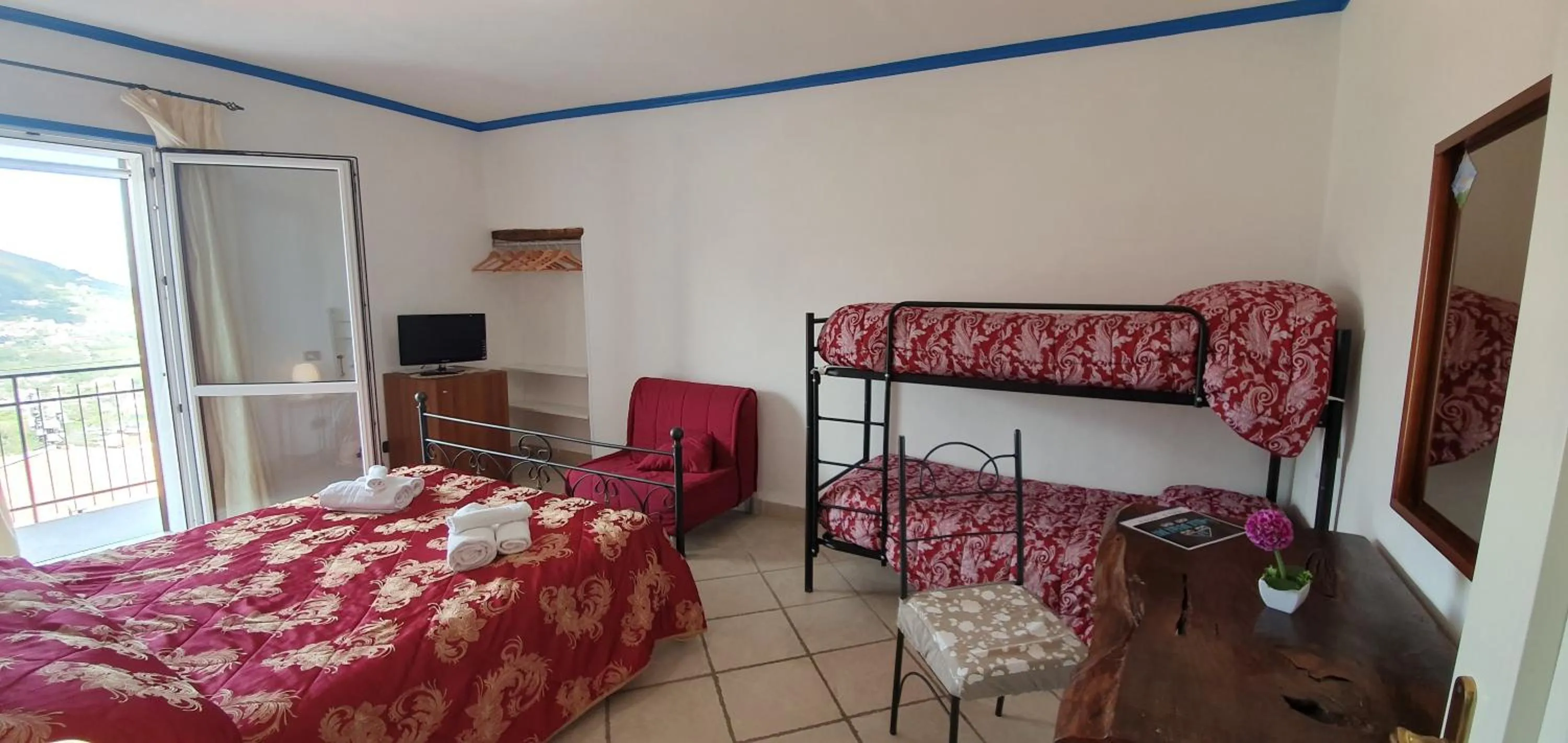 bunk bed, Bed in Valle degli Dei