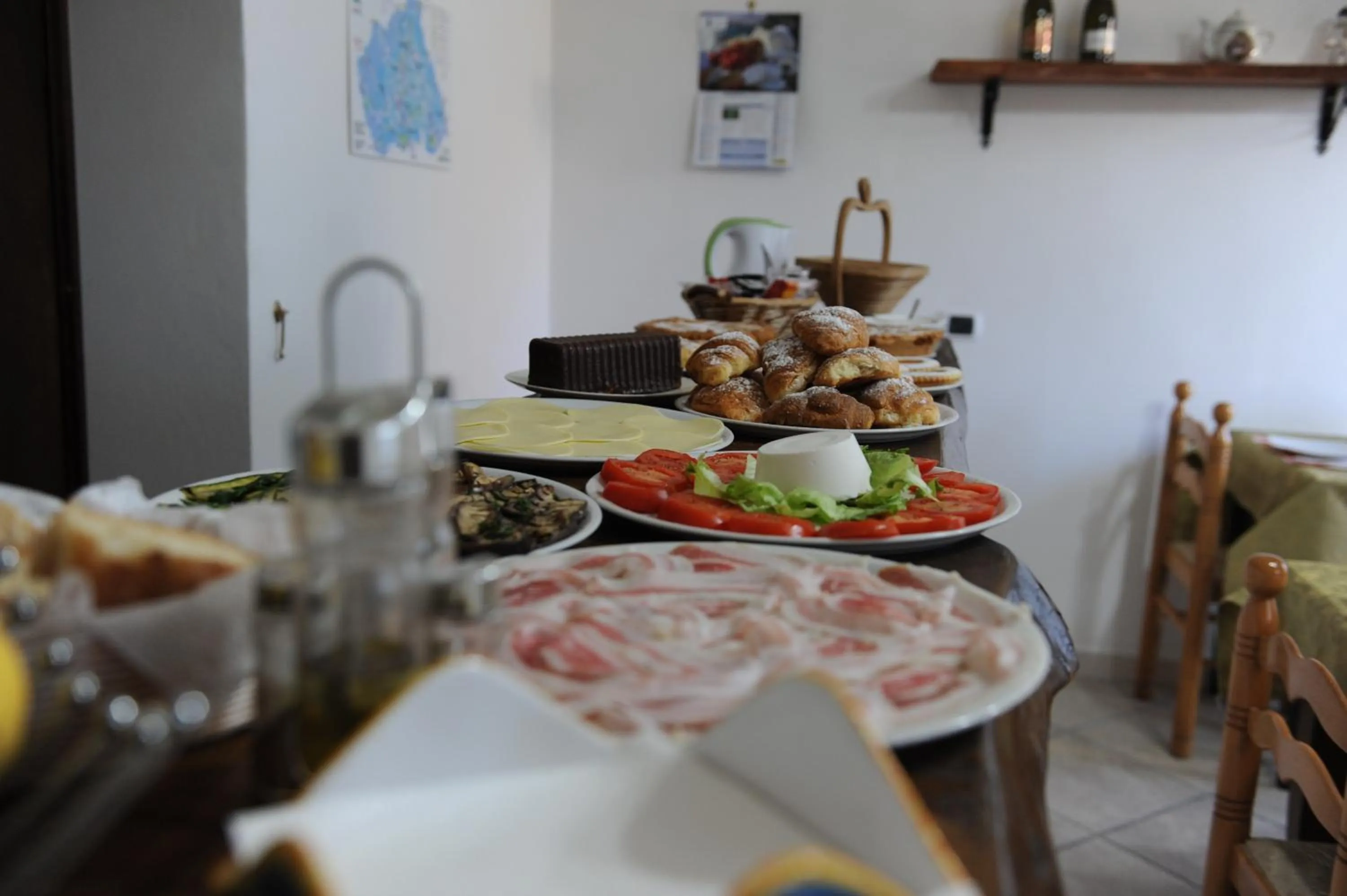 Continental breakfast in Valle degli Dei