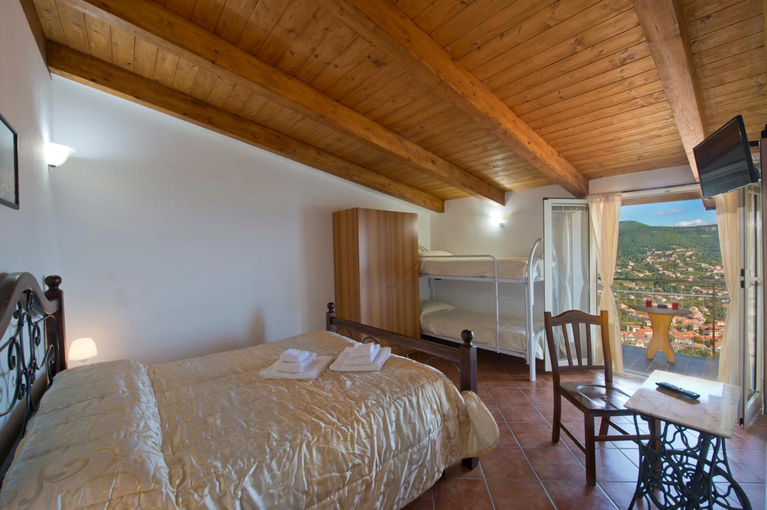 Photo of the whole room, Bed in Valle degli Dei