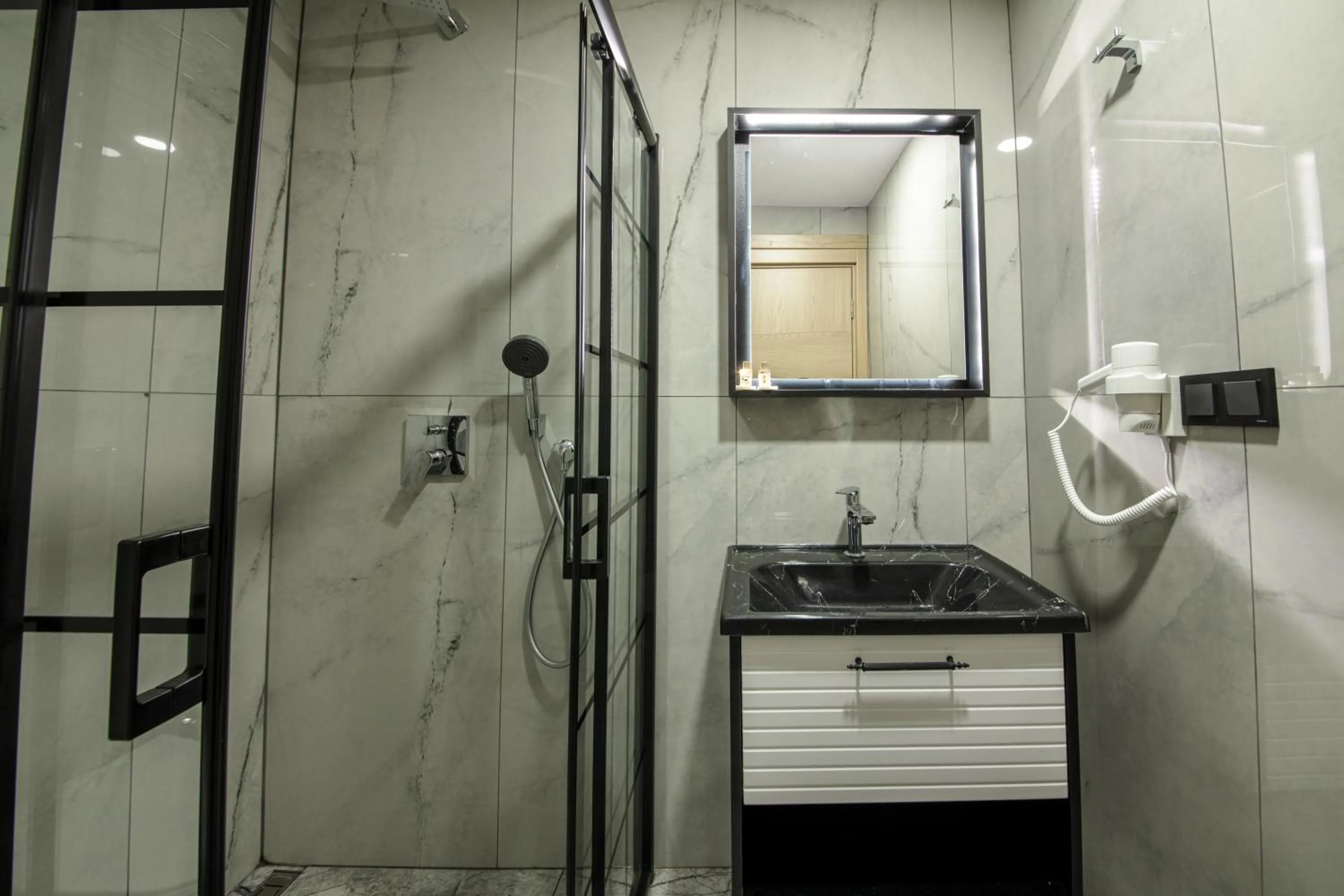 Shower in Air Barbaros Hotel Trabzon