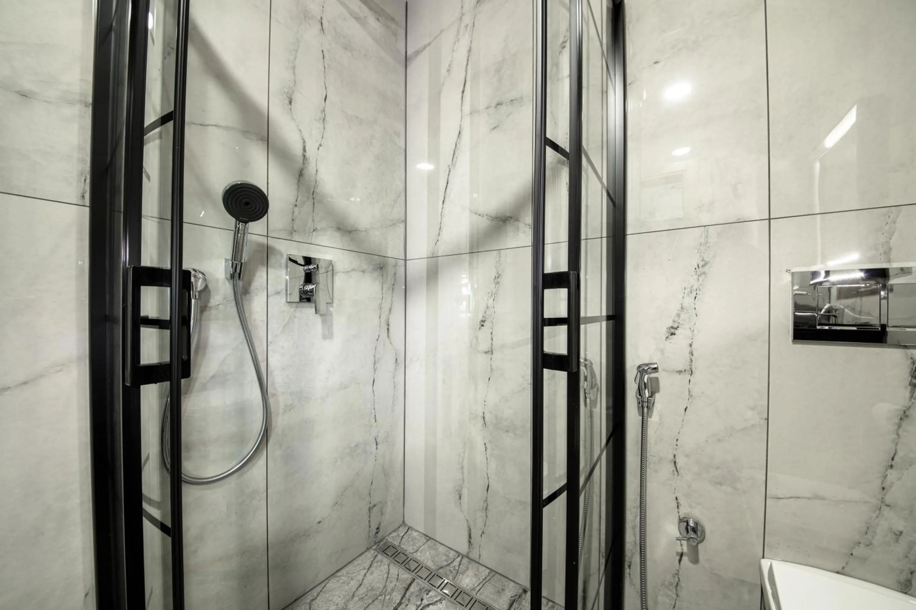 Shower in Air Barbaros Hotel Trabzon