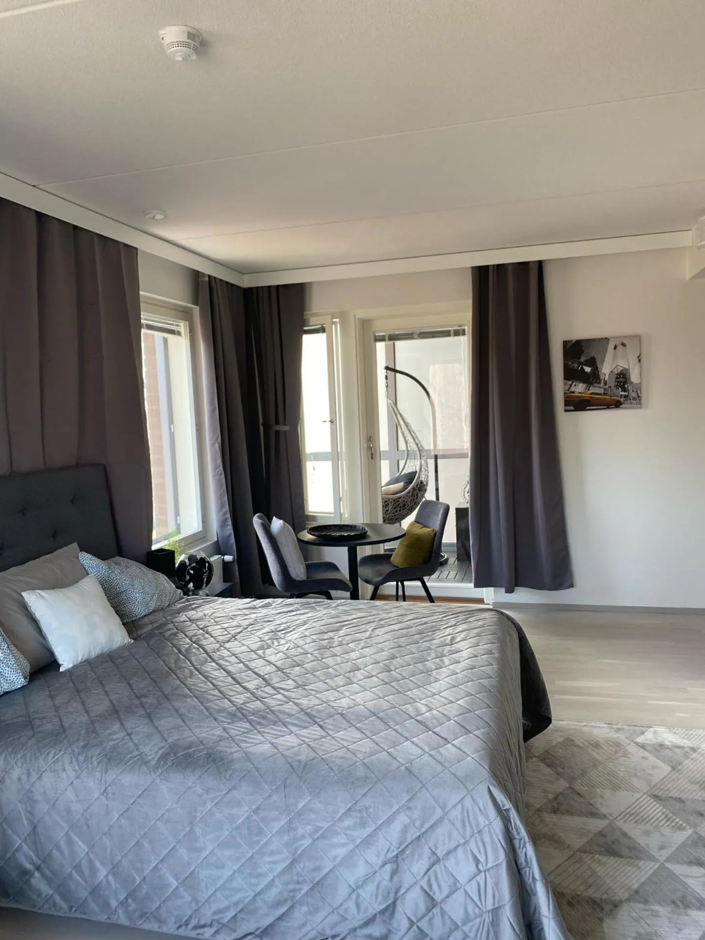 Seating area, Bed in BOSSHOMES Apartments Espoo - Close to Helsinki and access to Airport