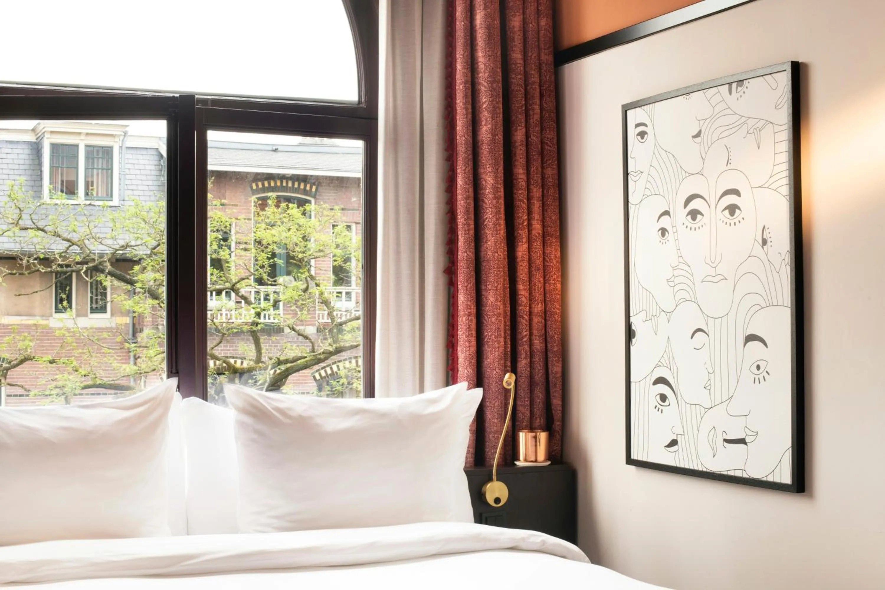 Photo of the whole room, Bed in Jan Luyken Amsterdam