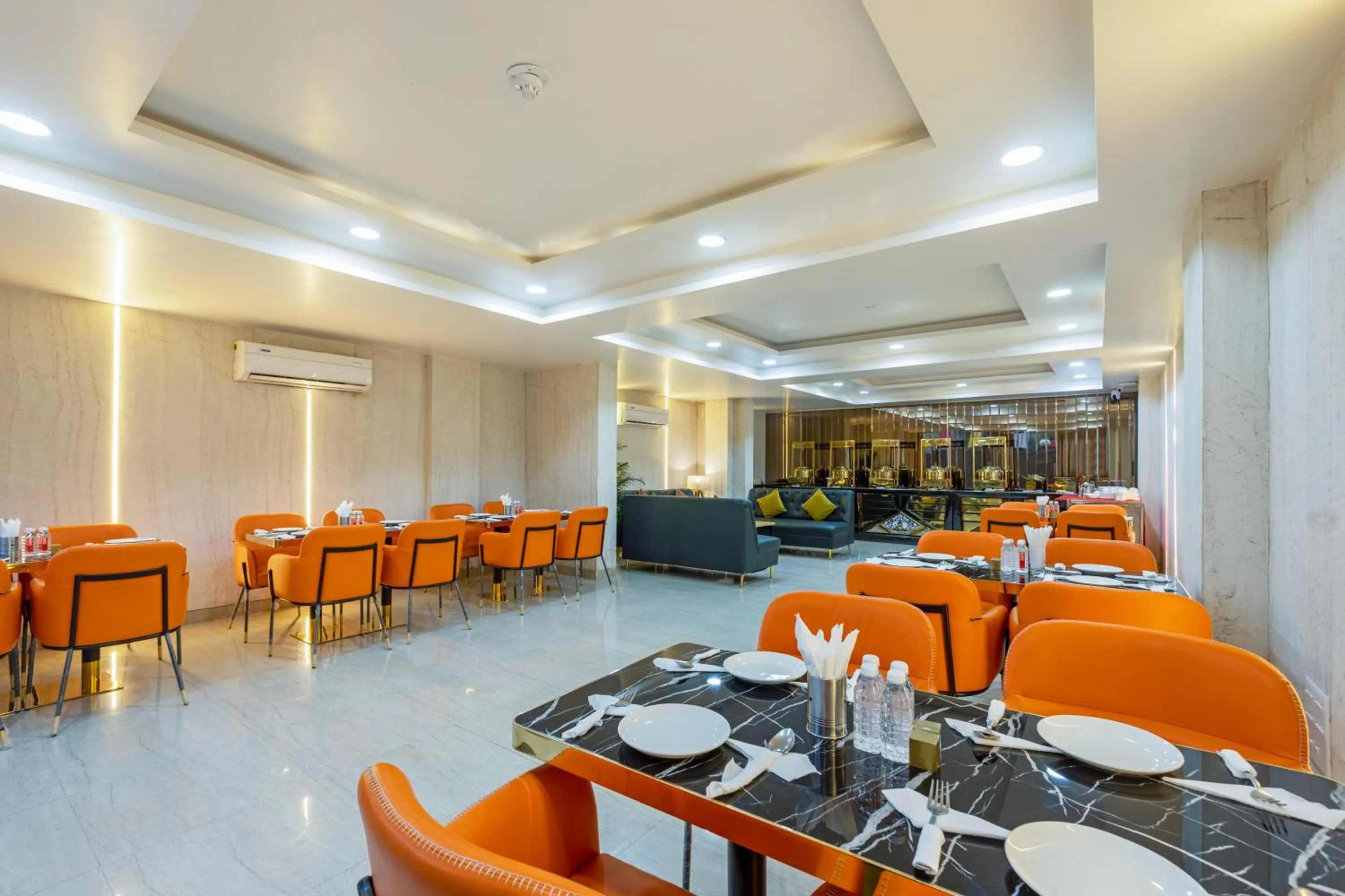 Restaurant/places to eat in Aadat Hotel Subhash Chowk Gurgaon