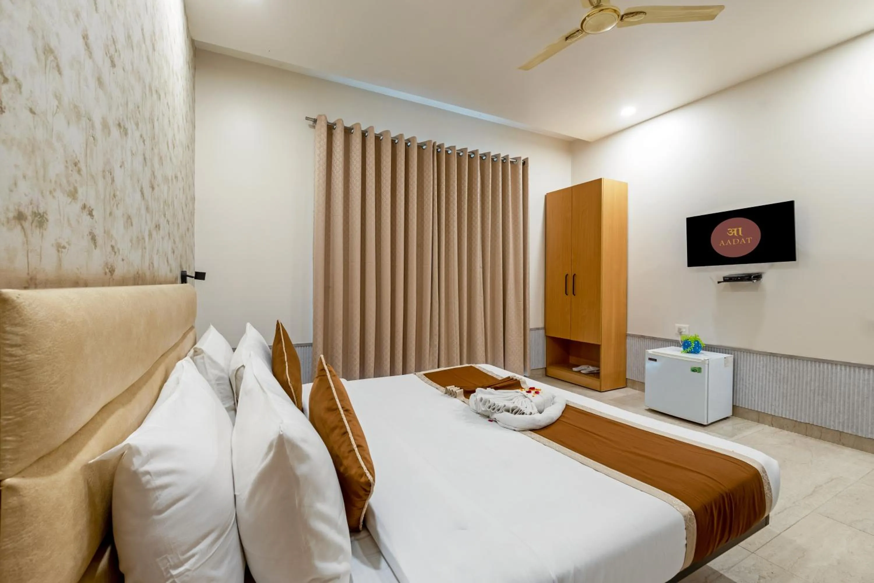 Photo of the whole room, Bed in Aadat Hotel Subhash Chowk Gurgaon