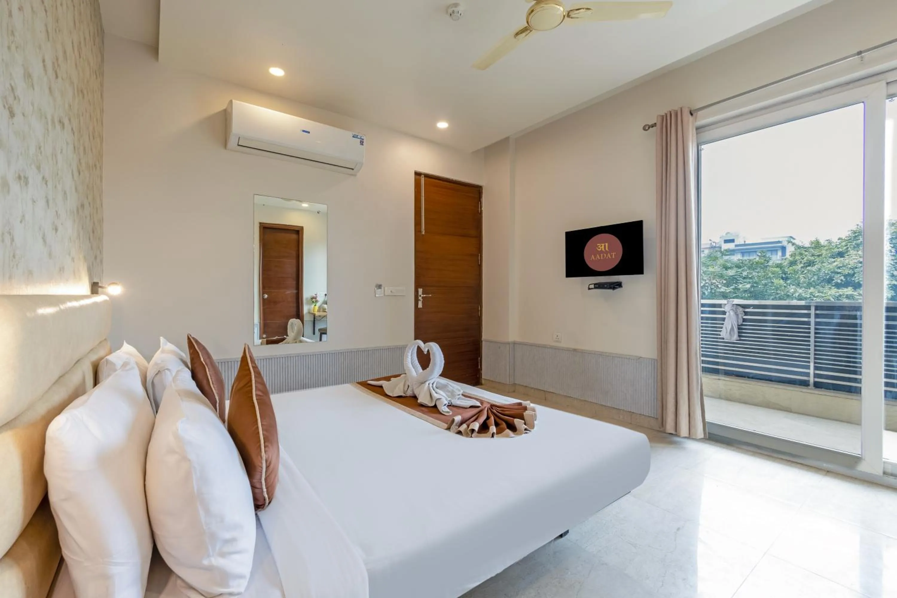 Bedroom, Bed in Aadat Hotel Subhash Chowk Gurgaon