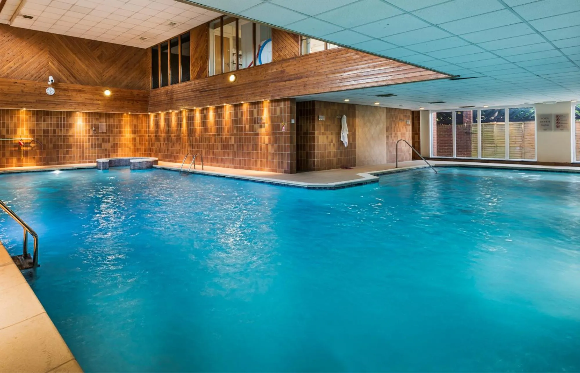 Swimming pool in Elmers Court Hotel