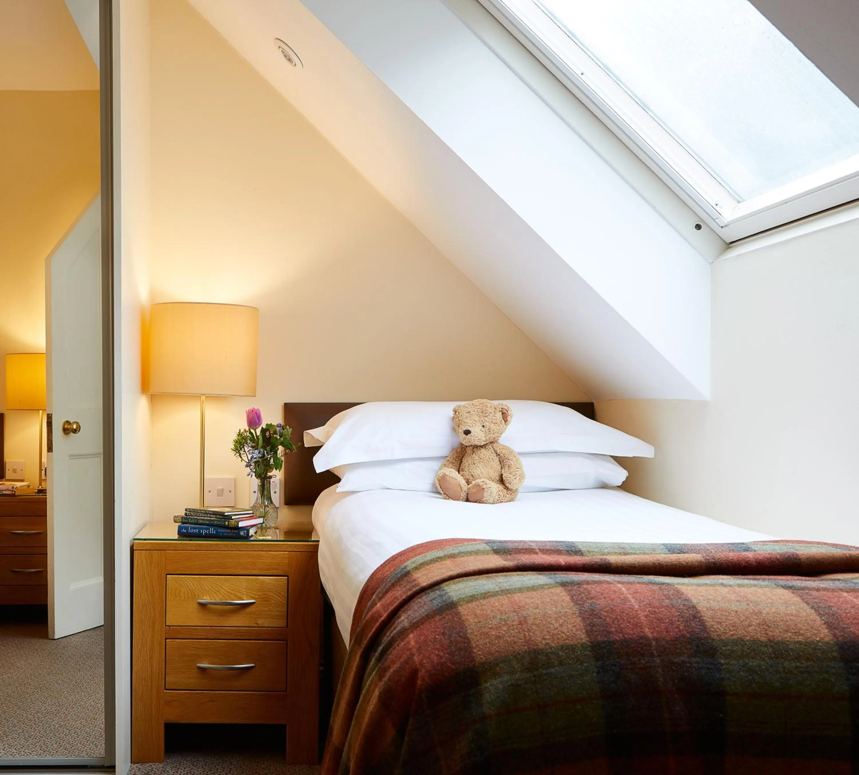 Bed in Elmers Court Hotel