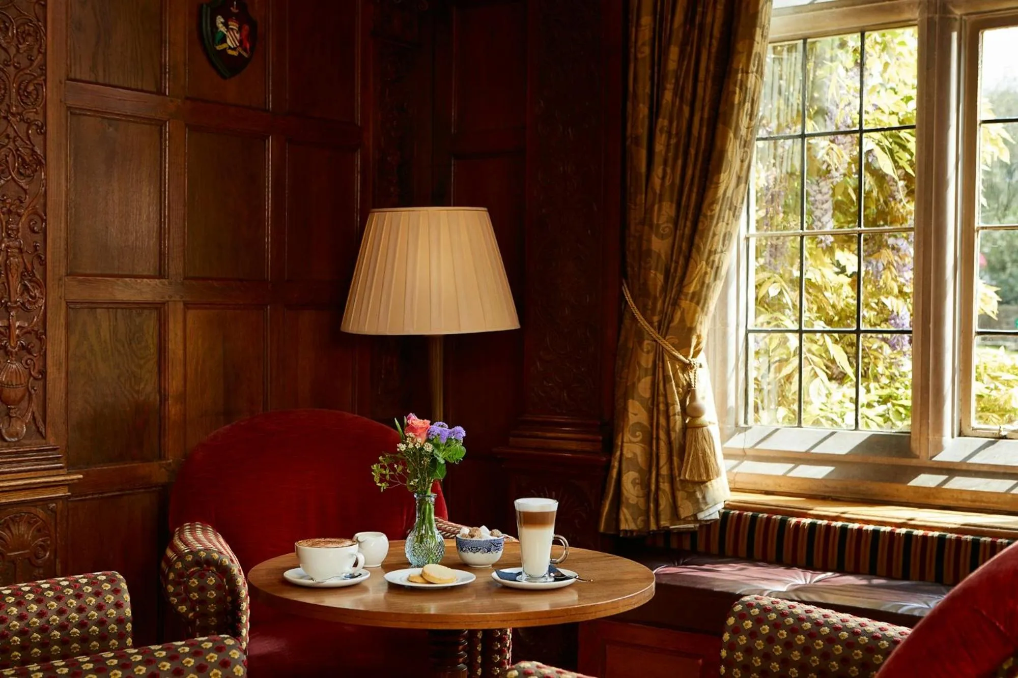 Lounge or bar in Elmers Court Hotel