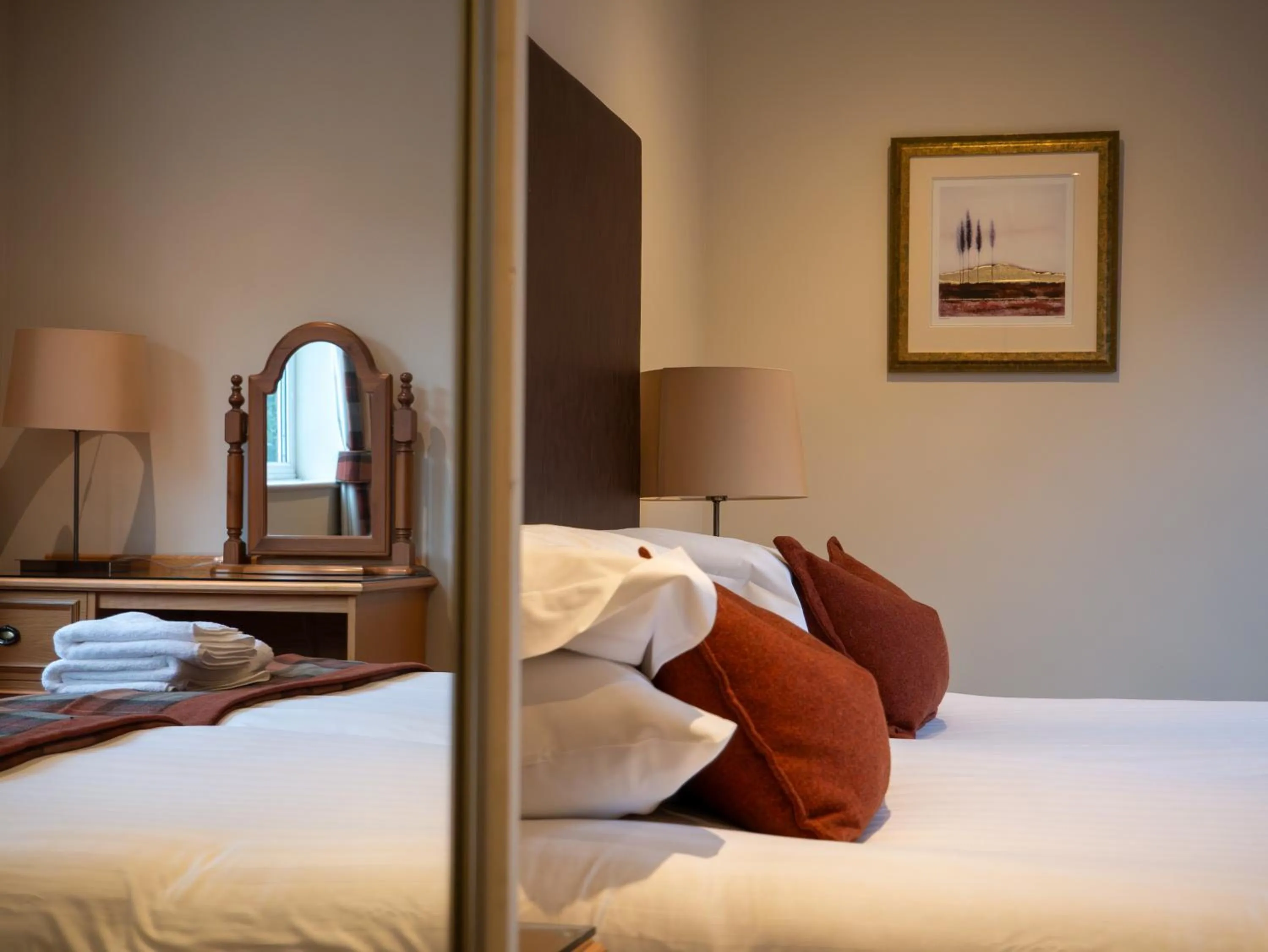 Bed in Elmers Court Hotel