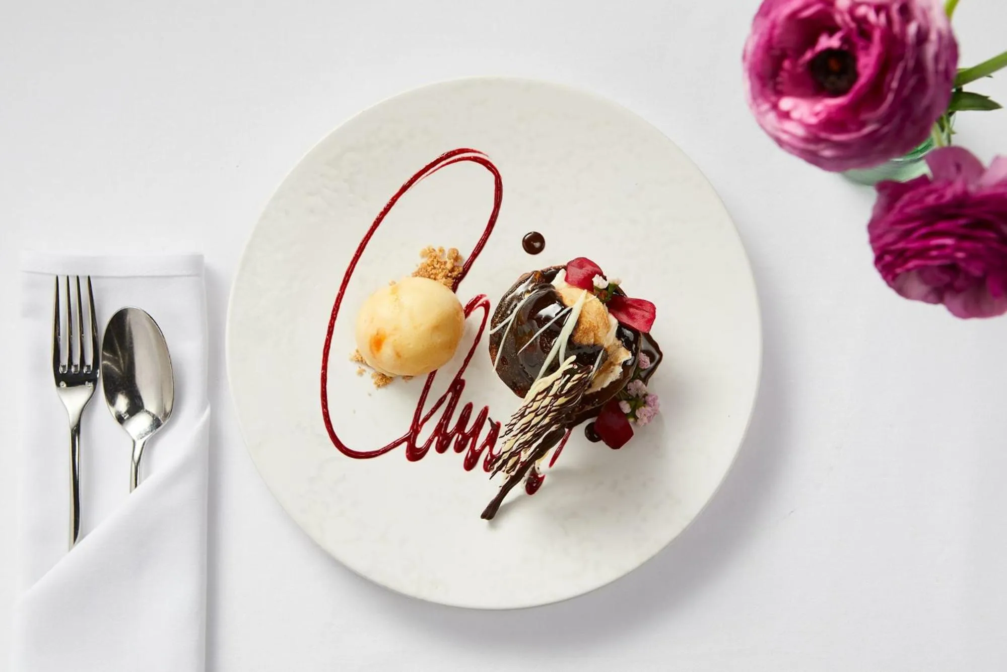 Food and drinks in Elmers Court Hotel