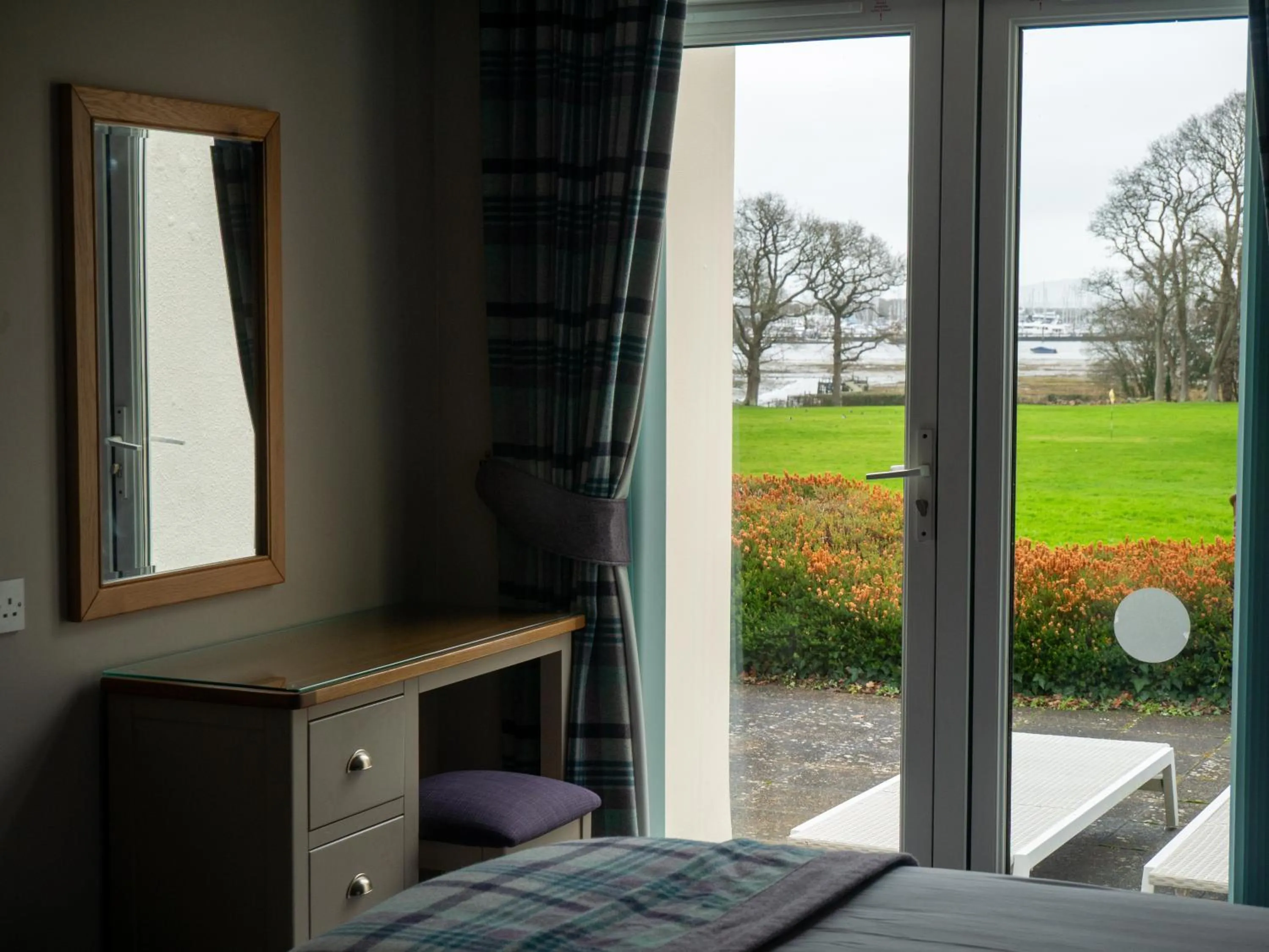 Bed in Elmers Court Hotel
