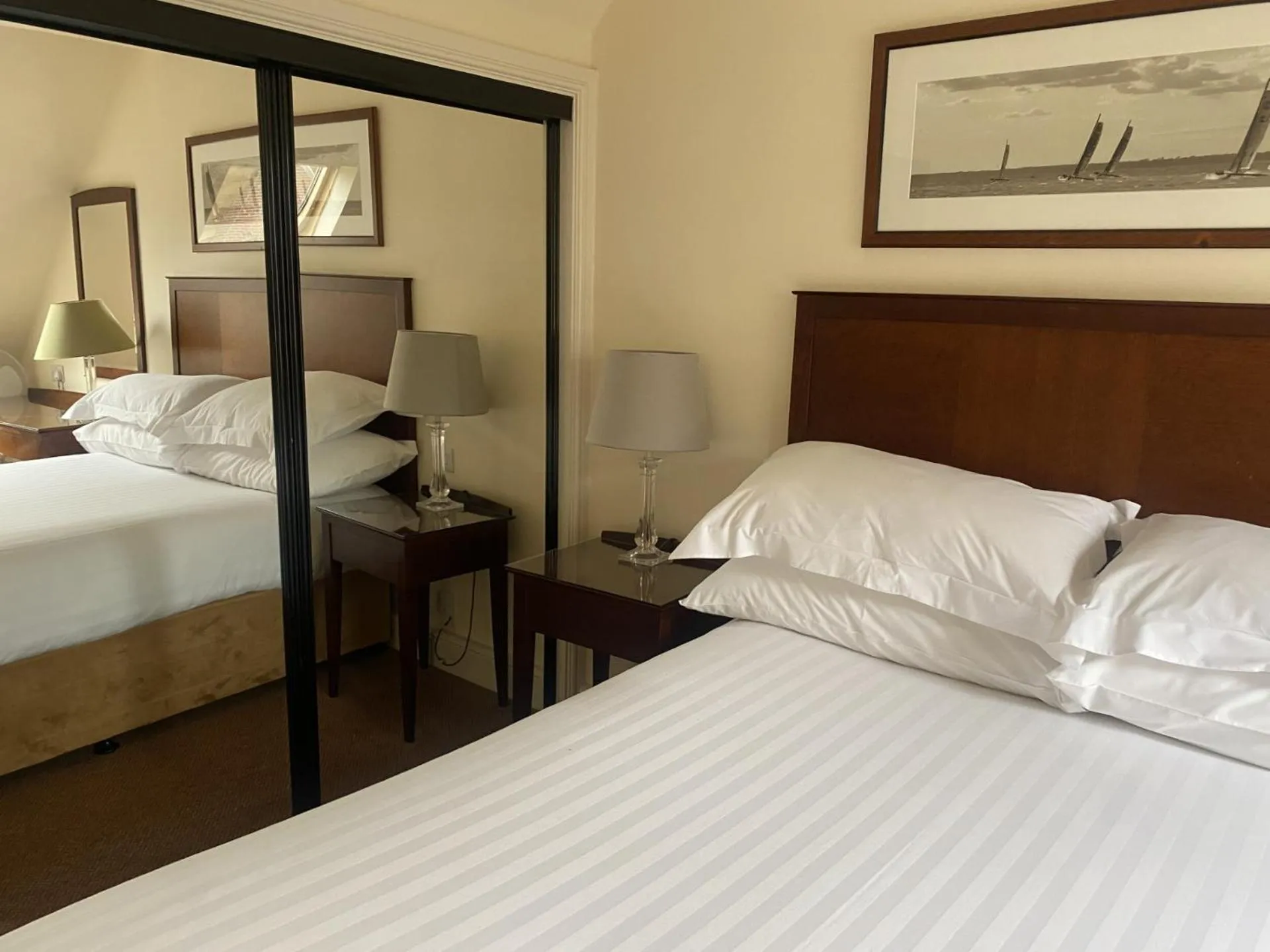 Bedroom, Bed in Elmers Court Hotel